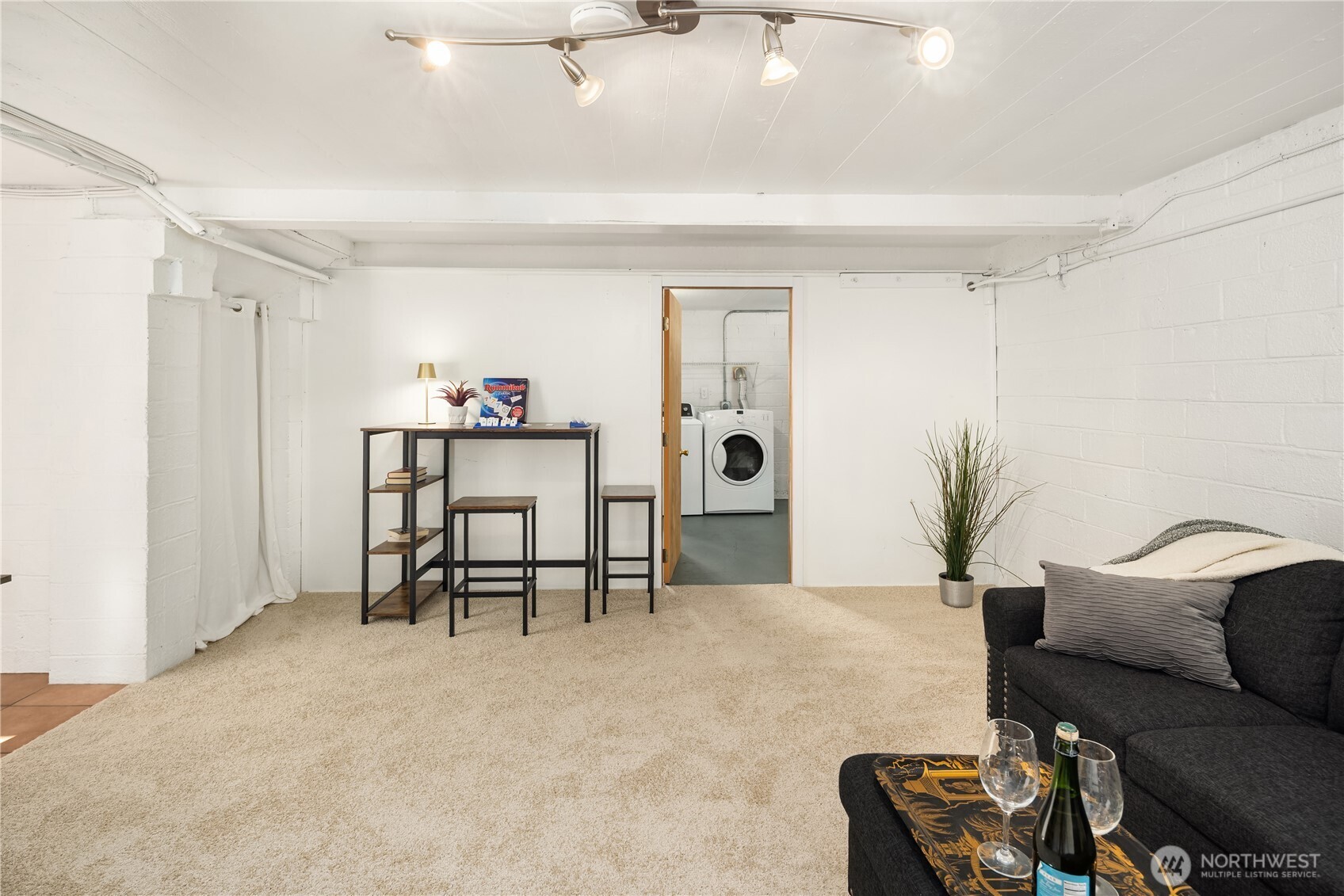 11252 Evanston Avenue N