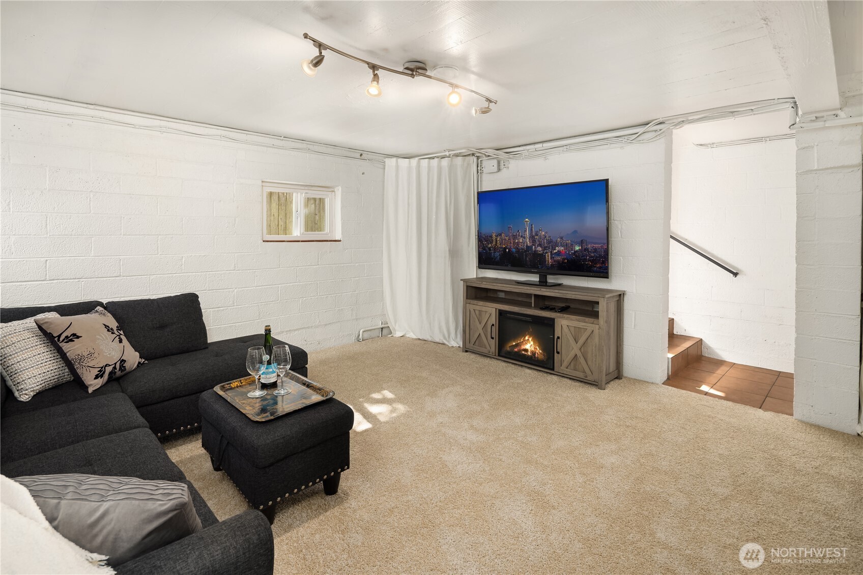 11252 Evanston Avenue N