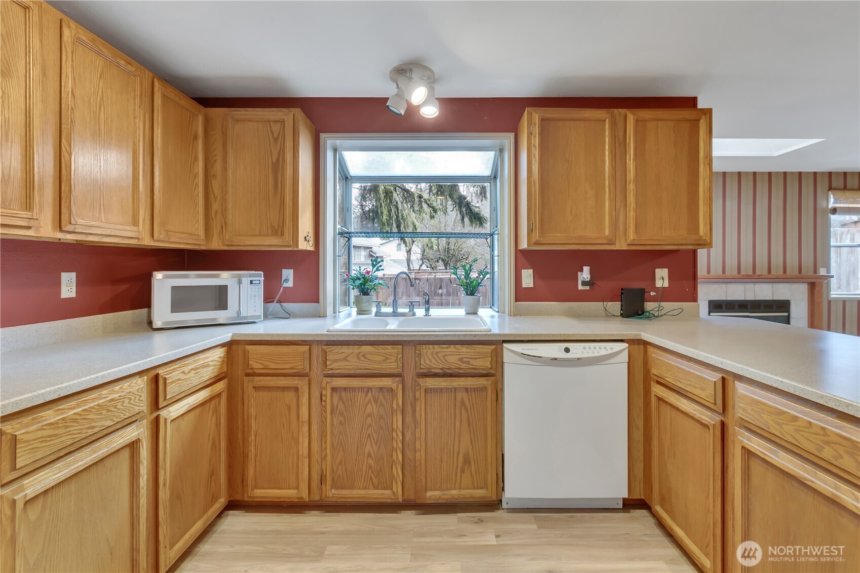 5512 Lakeland Hills Way SE