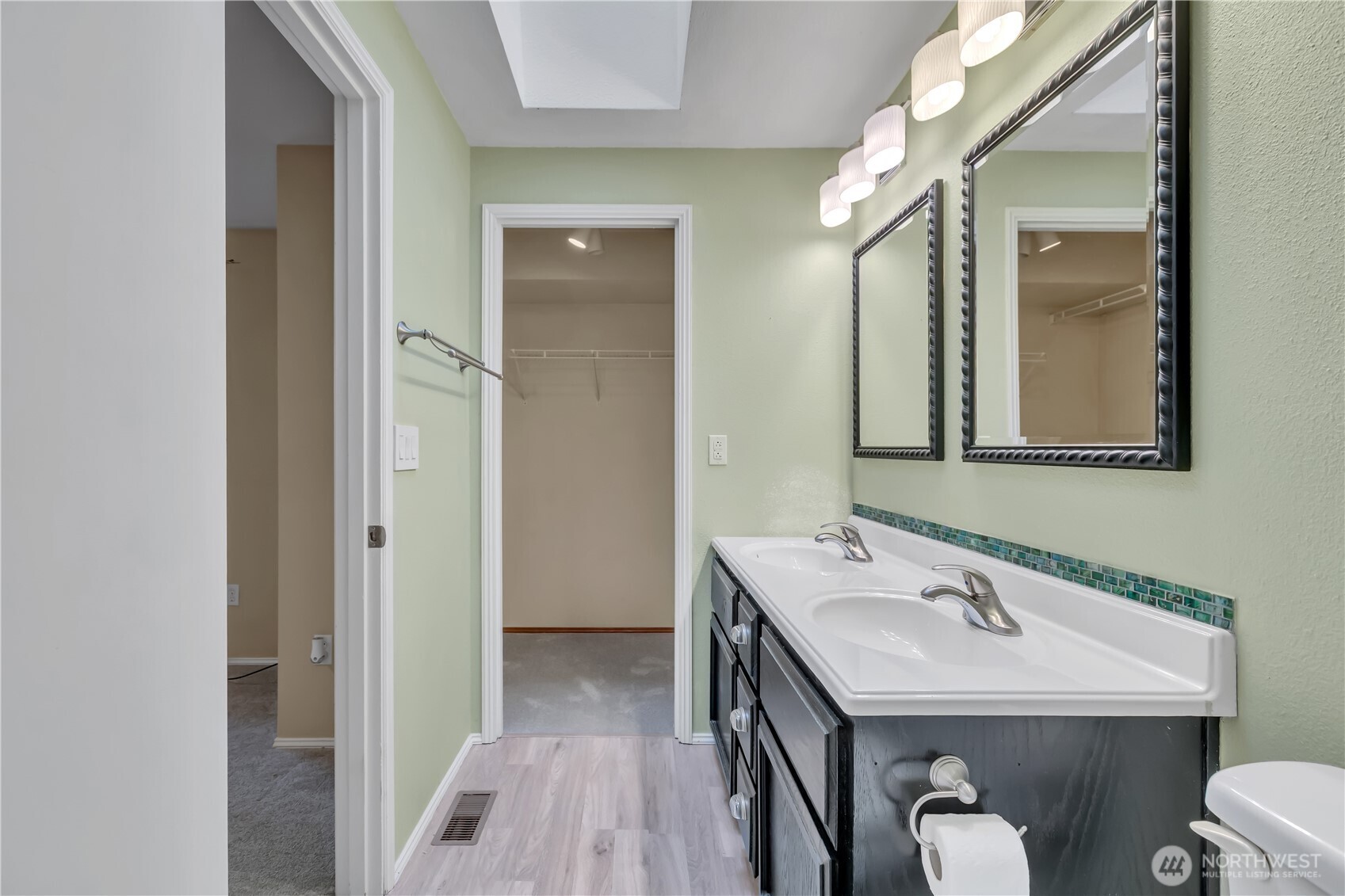 5512 Lakeland Hills Way SE