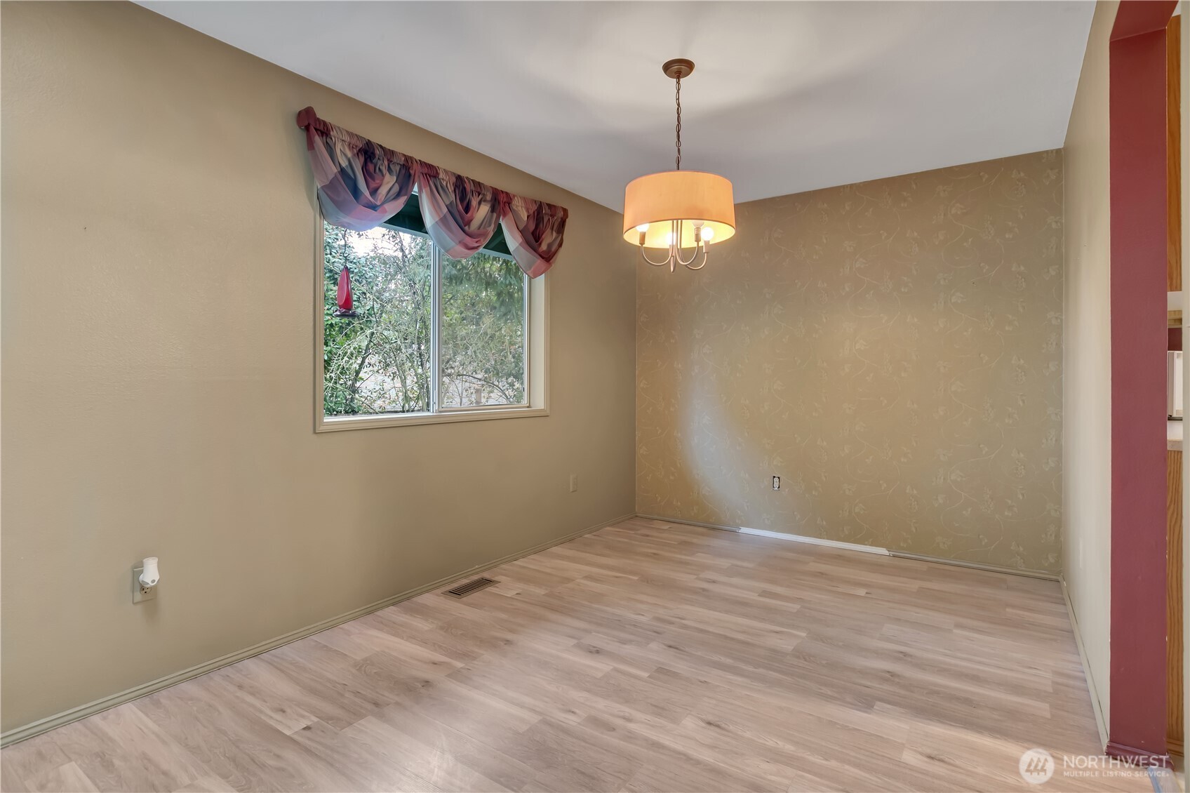 5512 Lakeland Hills Way SE