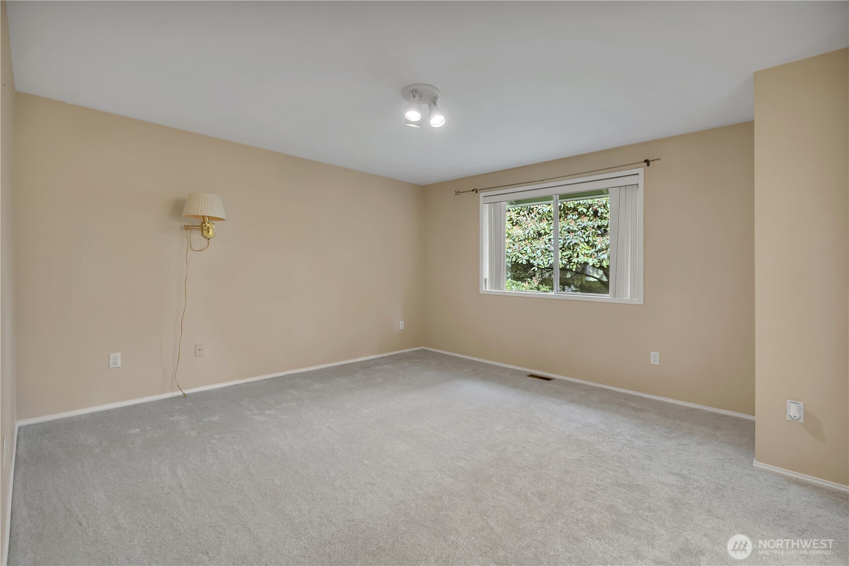 5512 Lakeland Hills Way SE