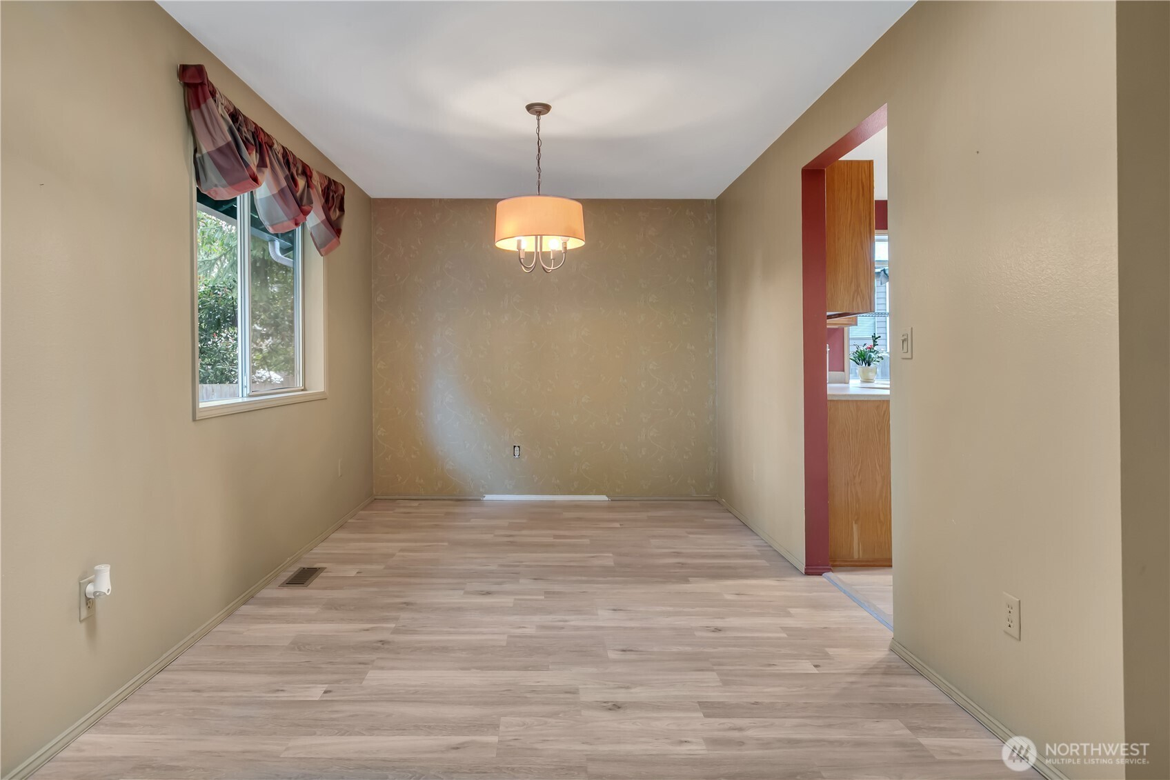 5512 Lakeland Hills Way SE