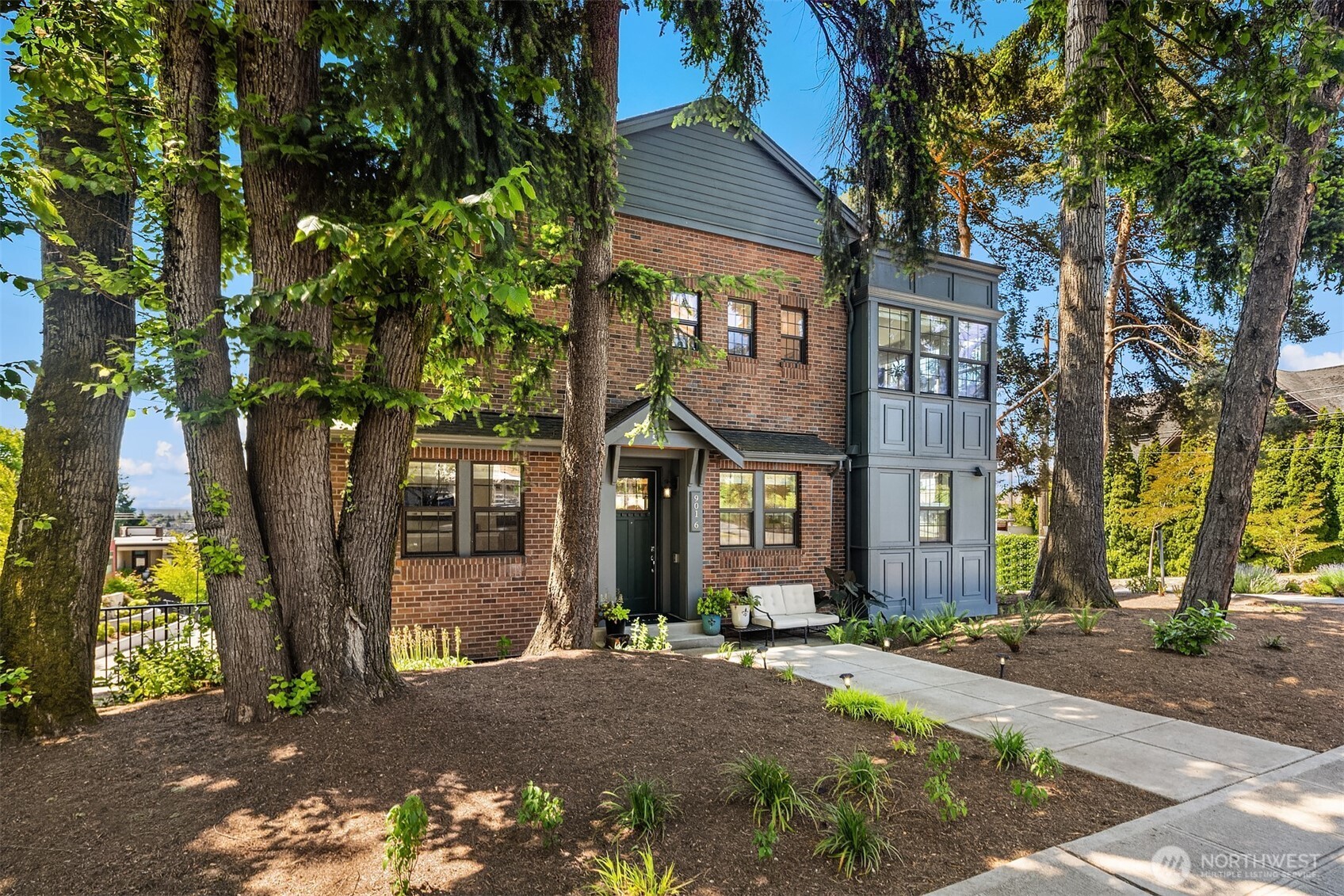 901 W McGraw Street Unit: 6