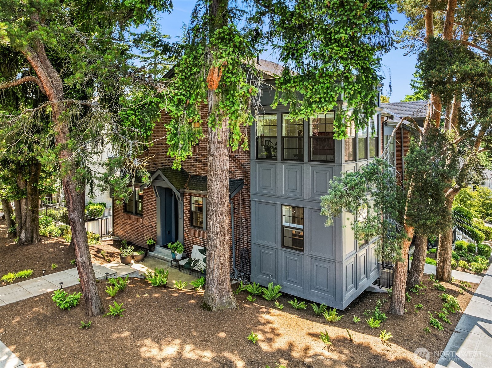 901 W McGraw Street Unit: 6