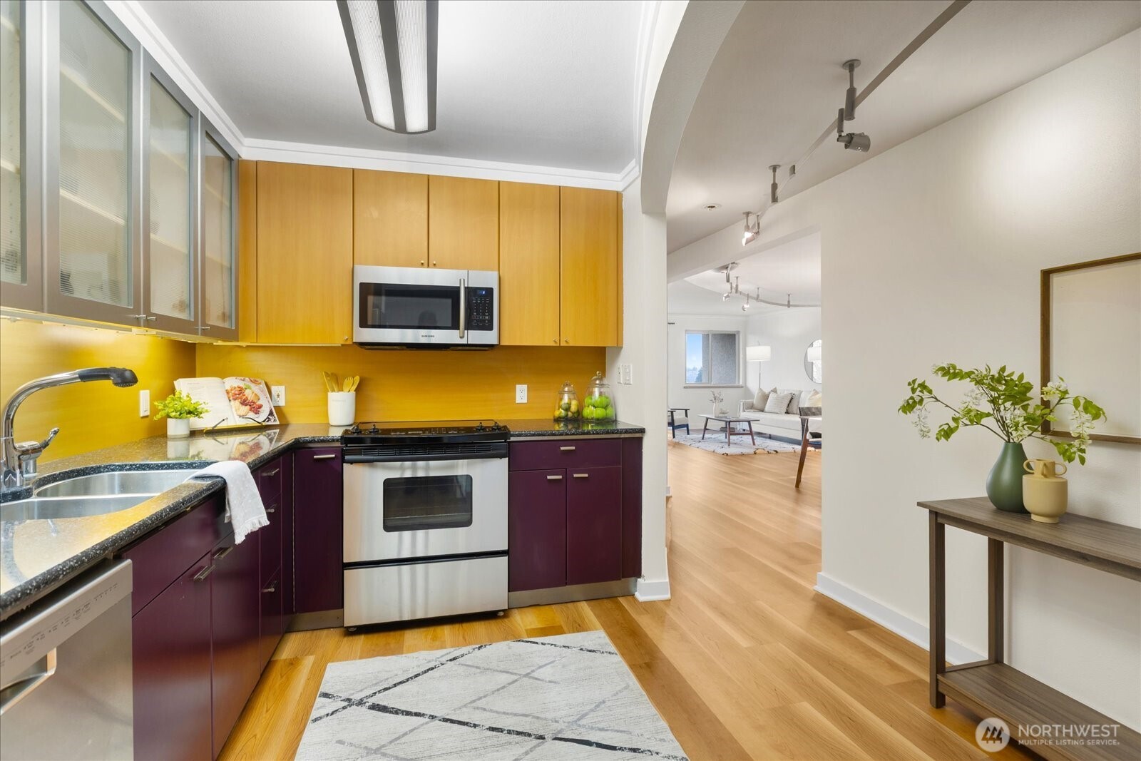 732 11th Avenue E Unit: 404