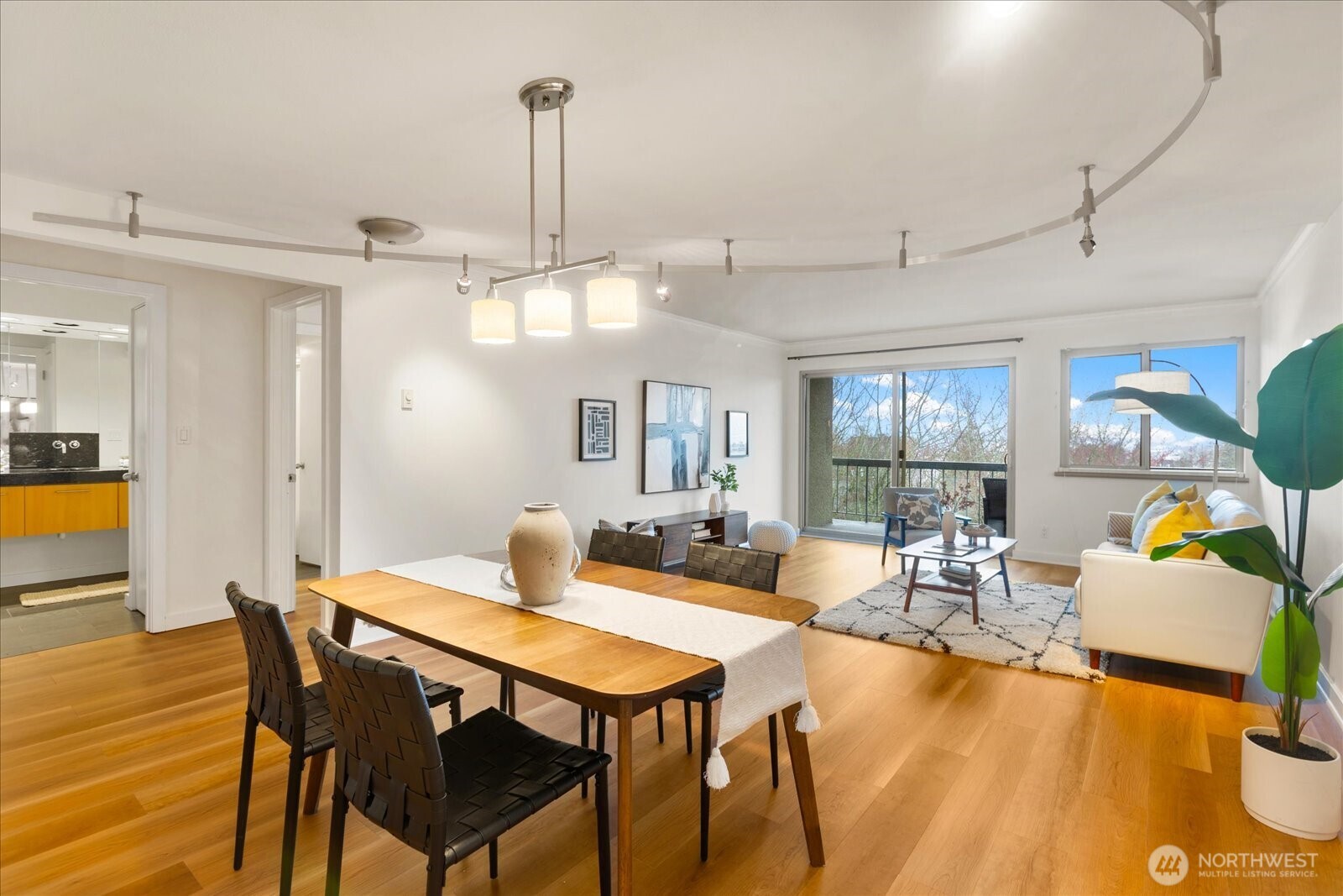 732 11th Avenue E Unit: 404