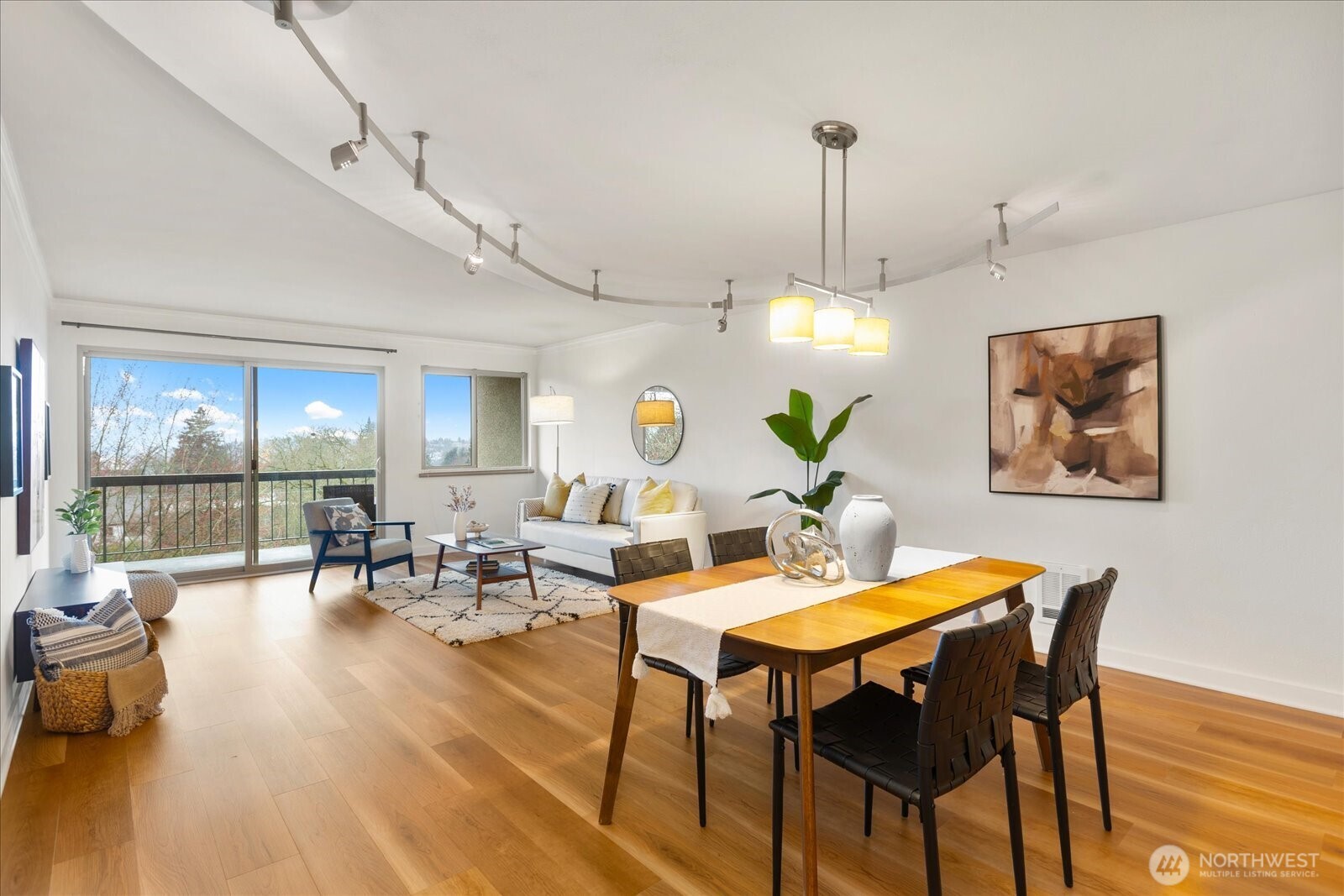 732 11th Avenue E Unit: 404