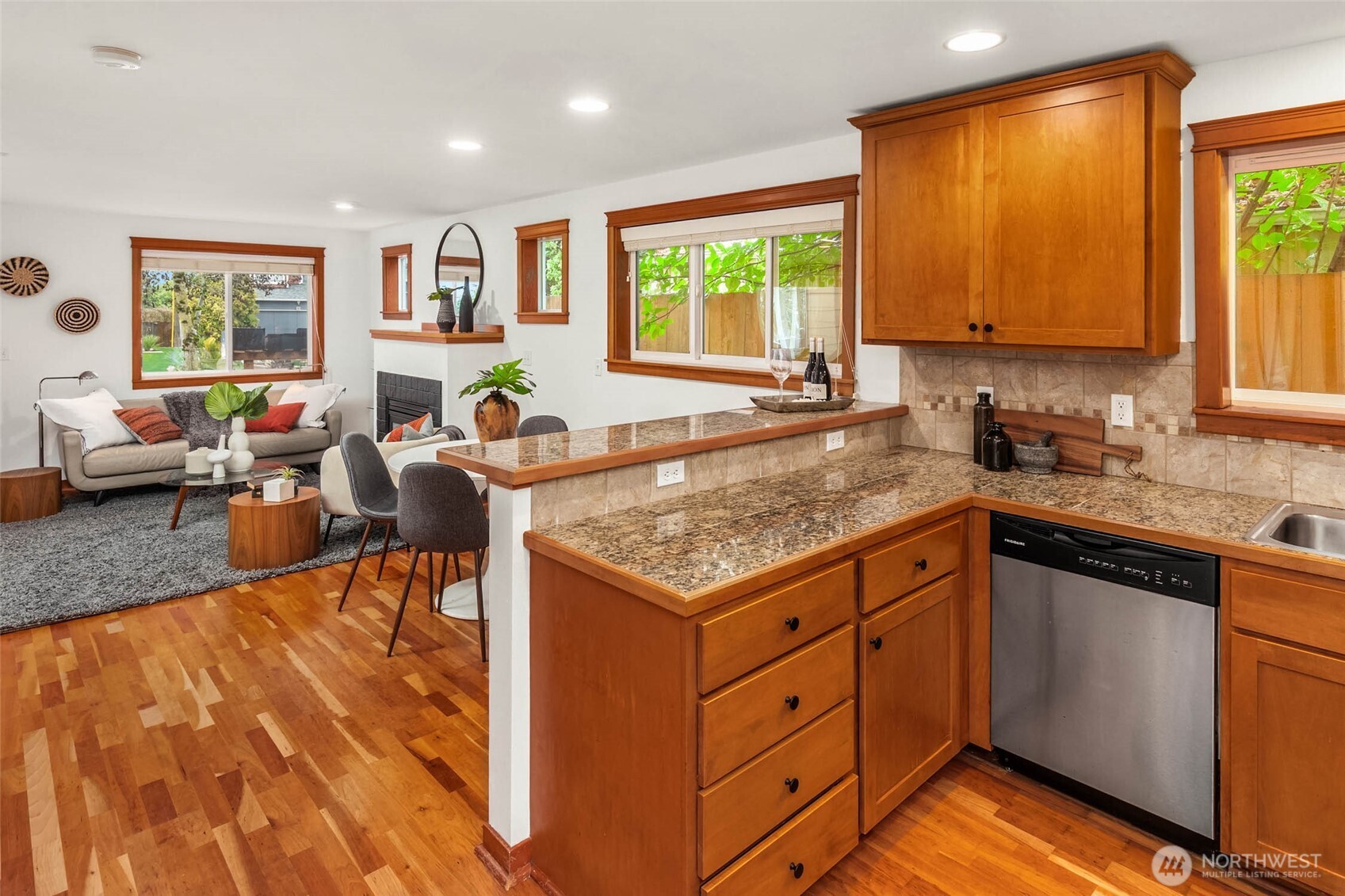 9418 Fremont Avenue N