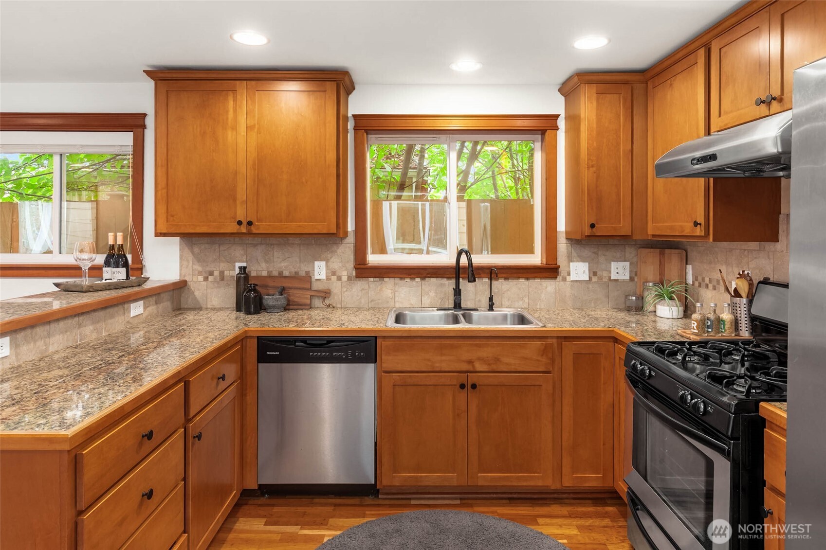 9418 Fremont Avenue N