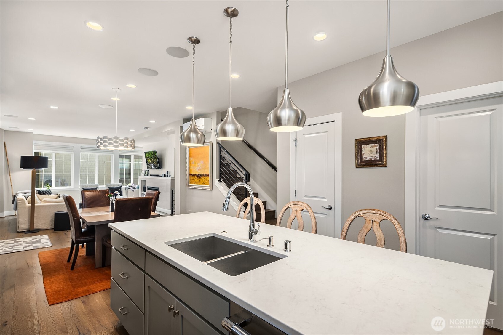 901 W McGraw Street Unit: 6