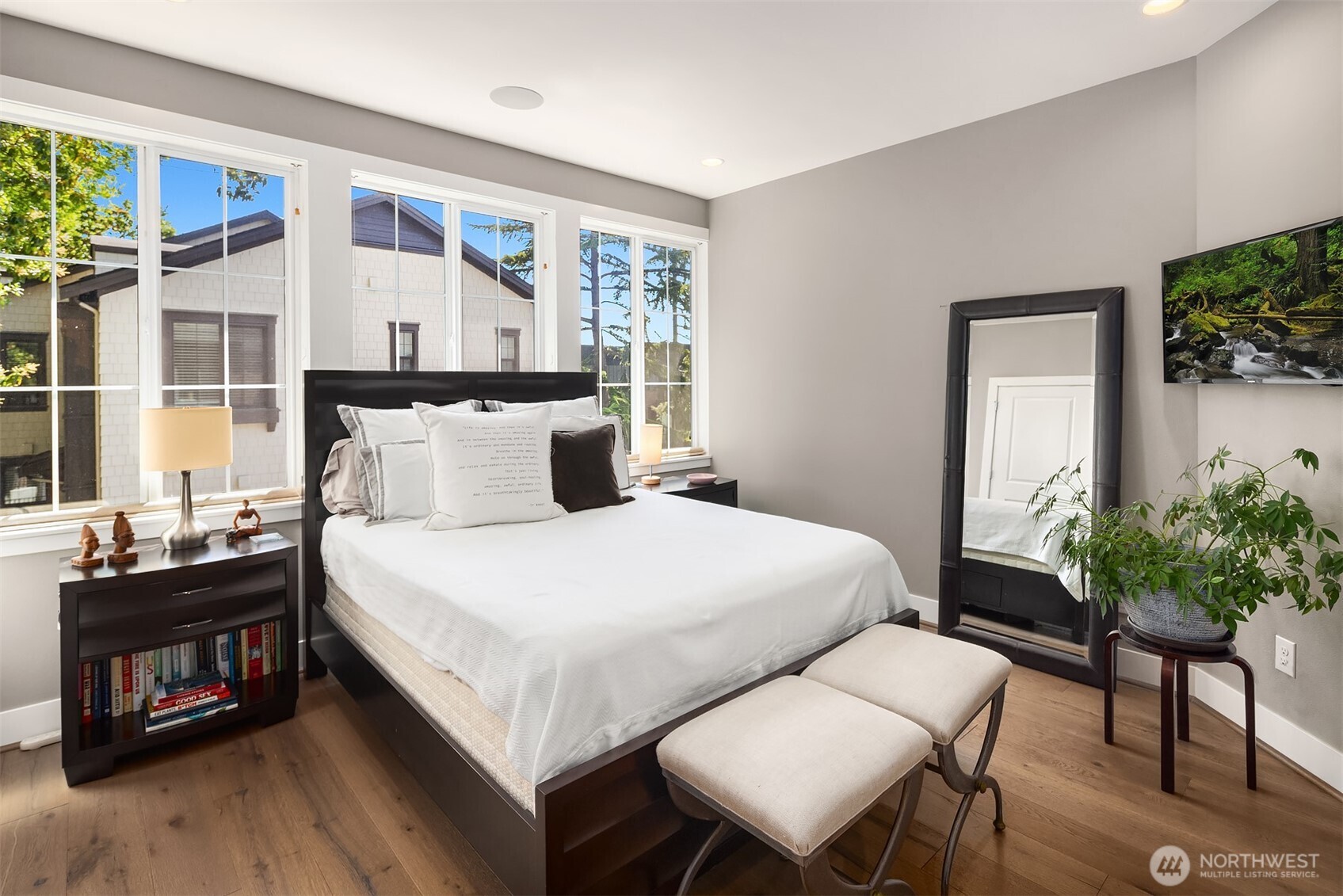 901 W McGraw Street Unit: 6