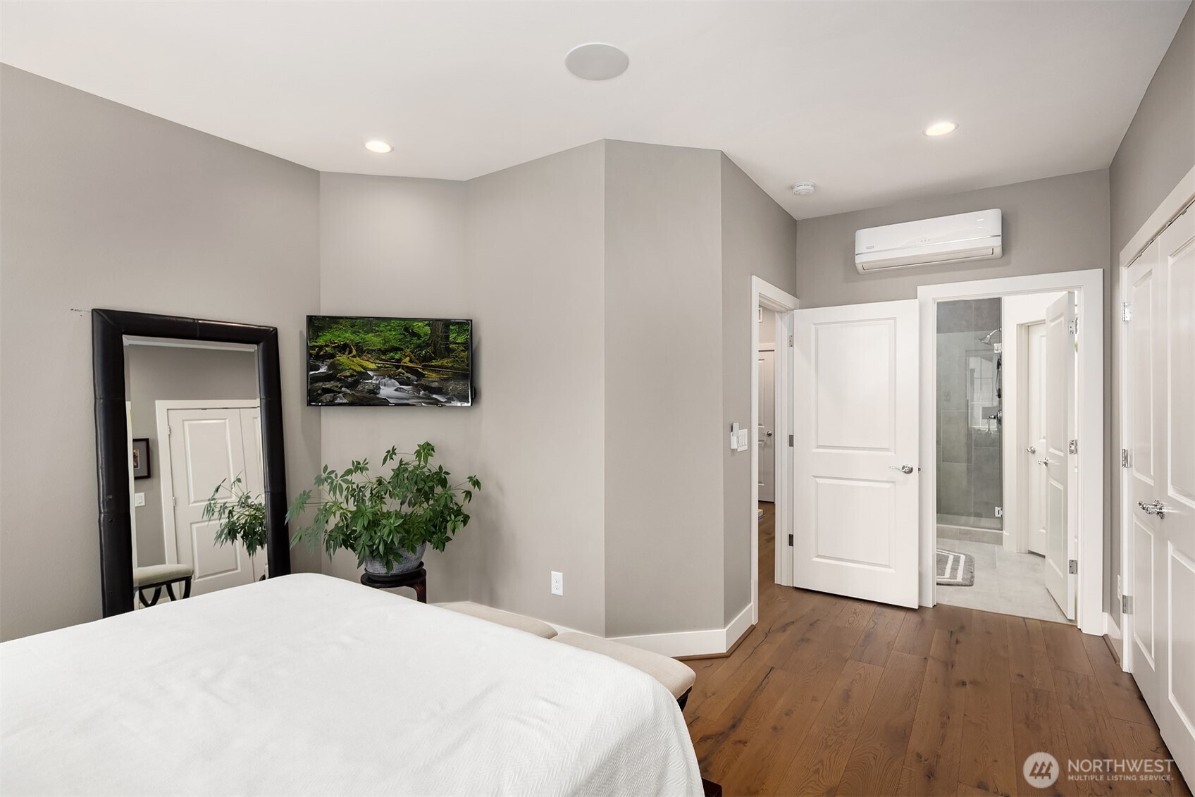 901 W McGraw Street Unit: 6