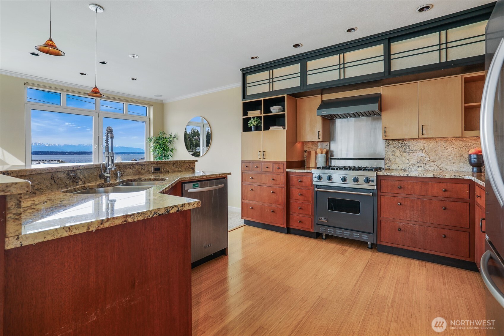 6042 Seaview Avenue NW Unit: 404