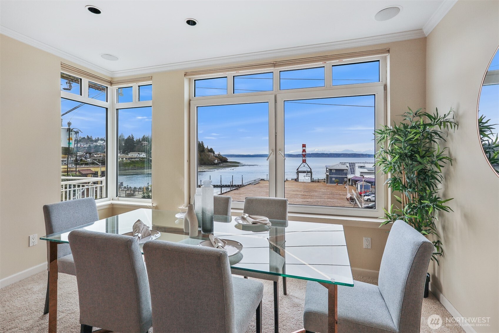 6042 Seaview Avenue NW Unit: 404