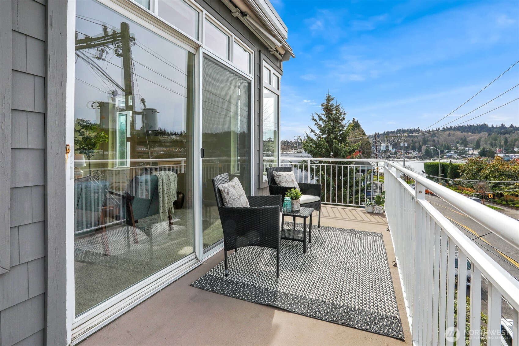 6042 Seaview Avenue NW Unit: 404