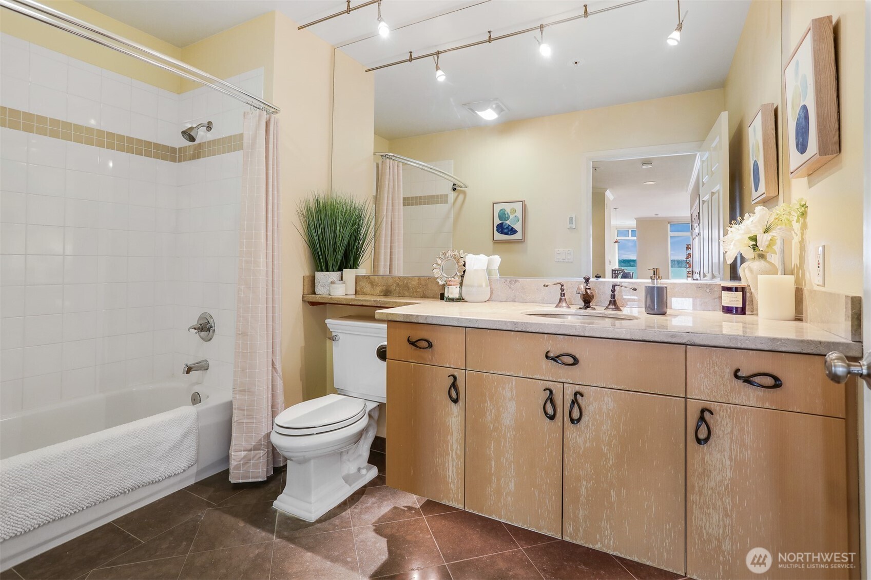 6042 Seaview Avenue NW Unit: 404