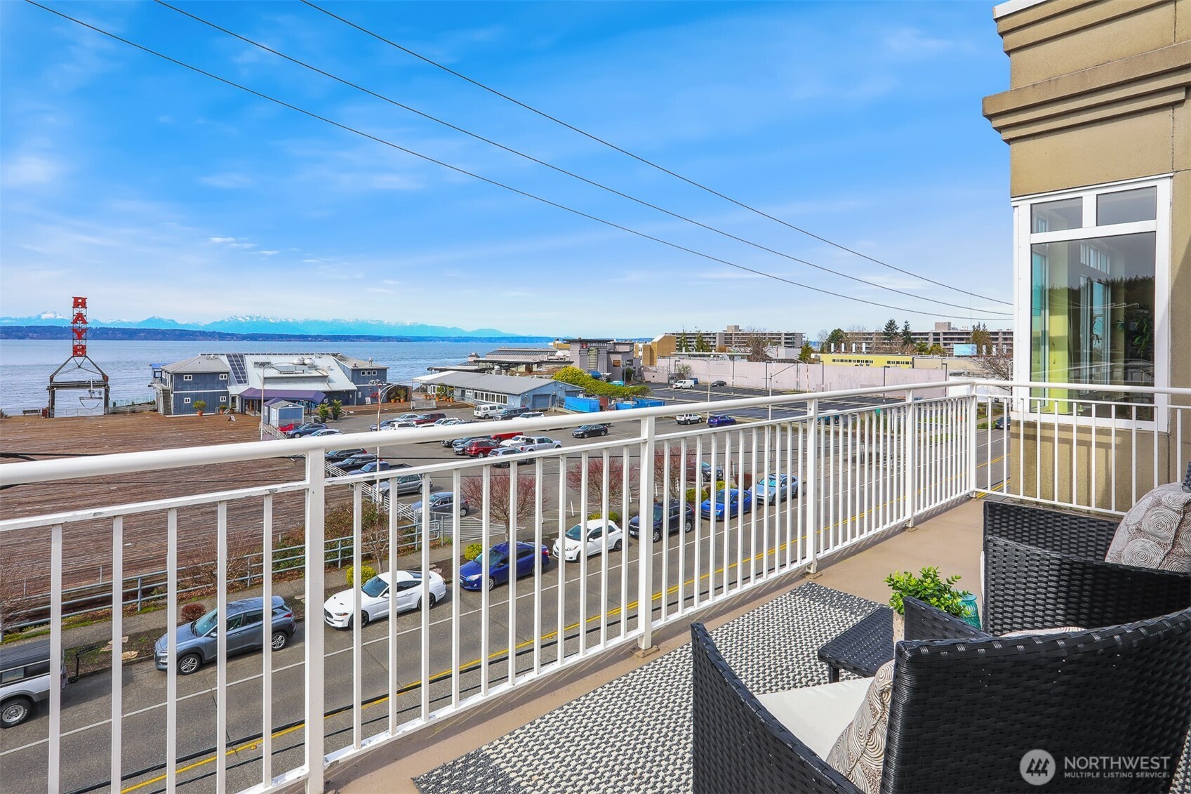 6042 Seaview Avenue NW Unit: 404