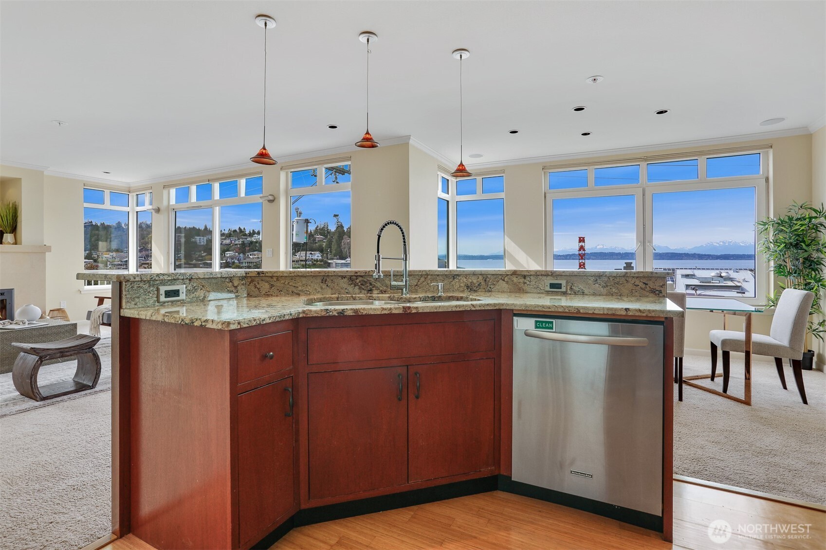 6042 Seaview Avenue NW Unit: 404