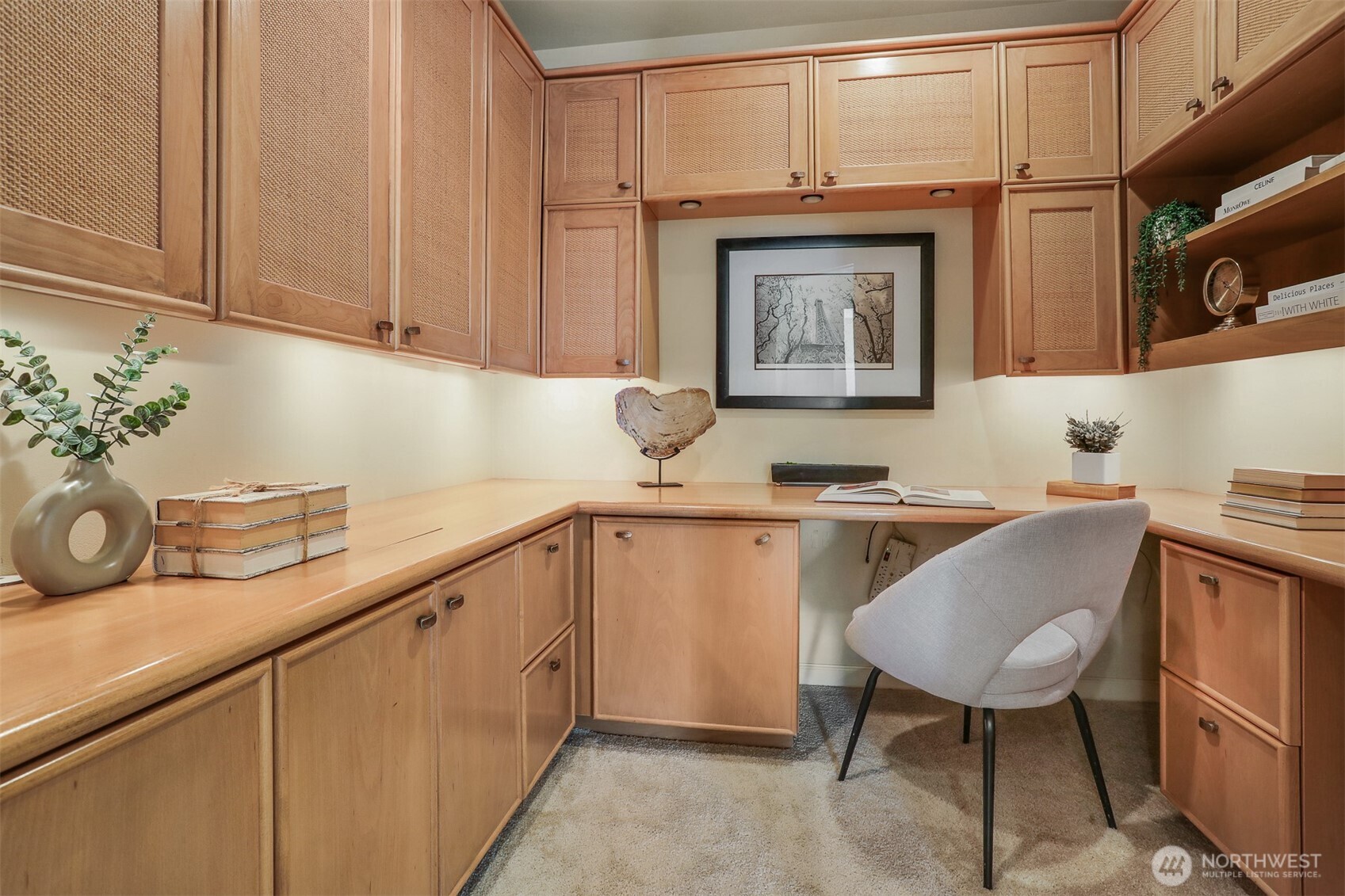 6042 Seaview Avenue NW Unit: 404