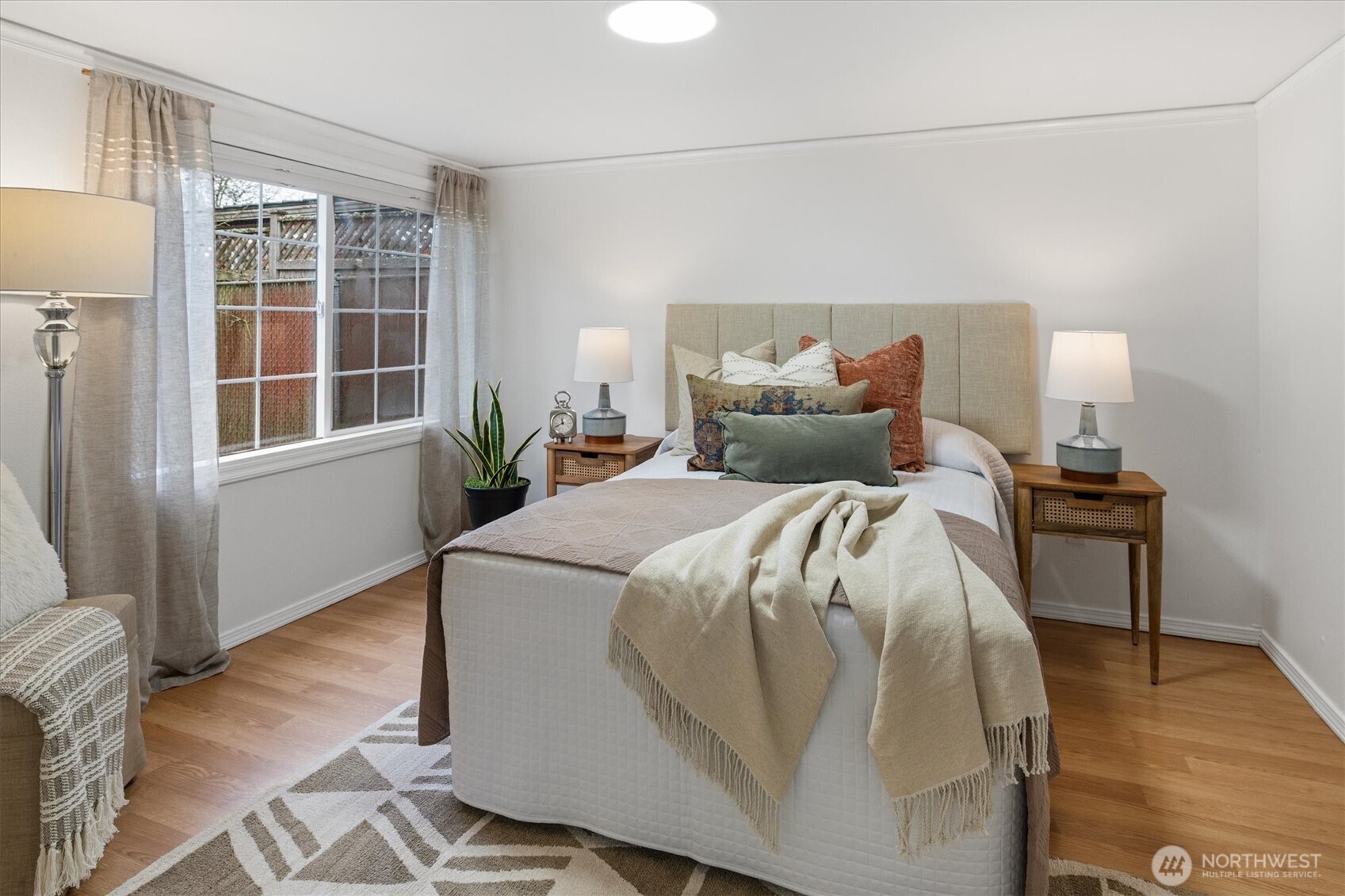 10044 12th Avenue NW