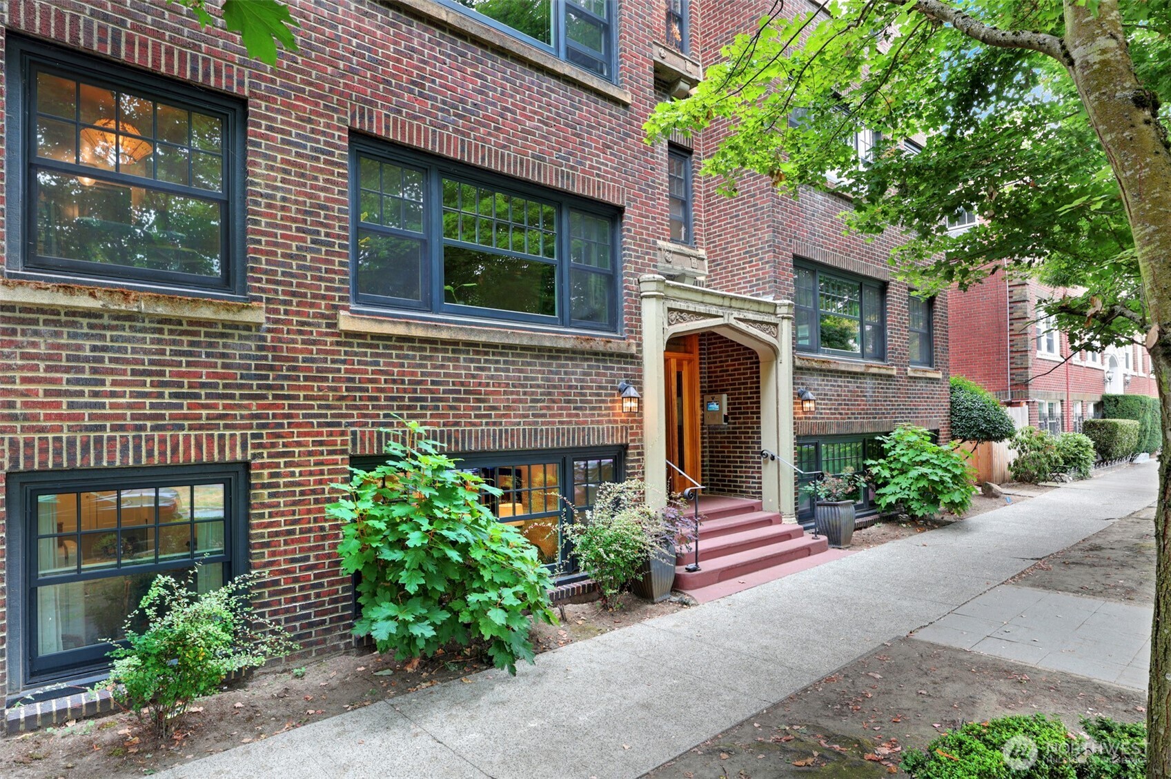 525 16th Avenue E Unit: 102