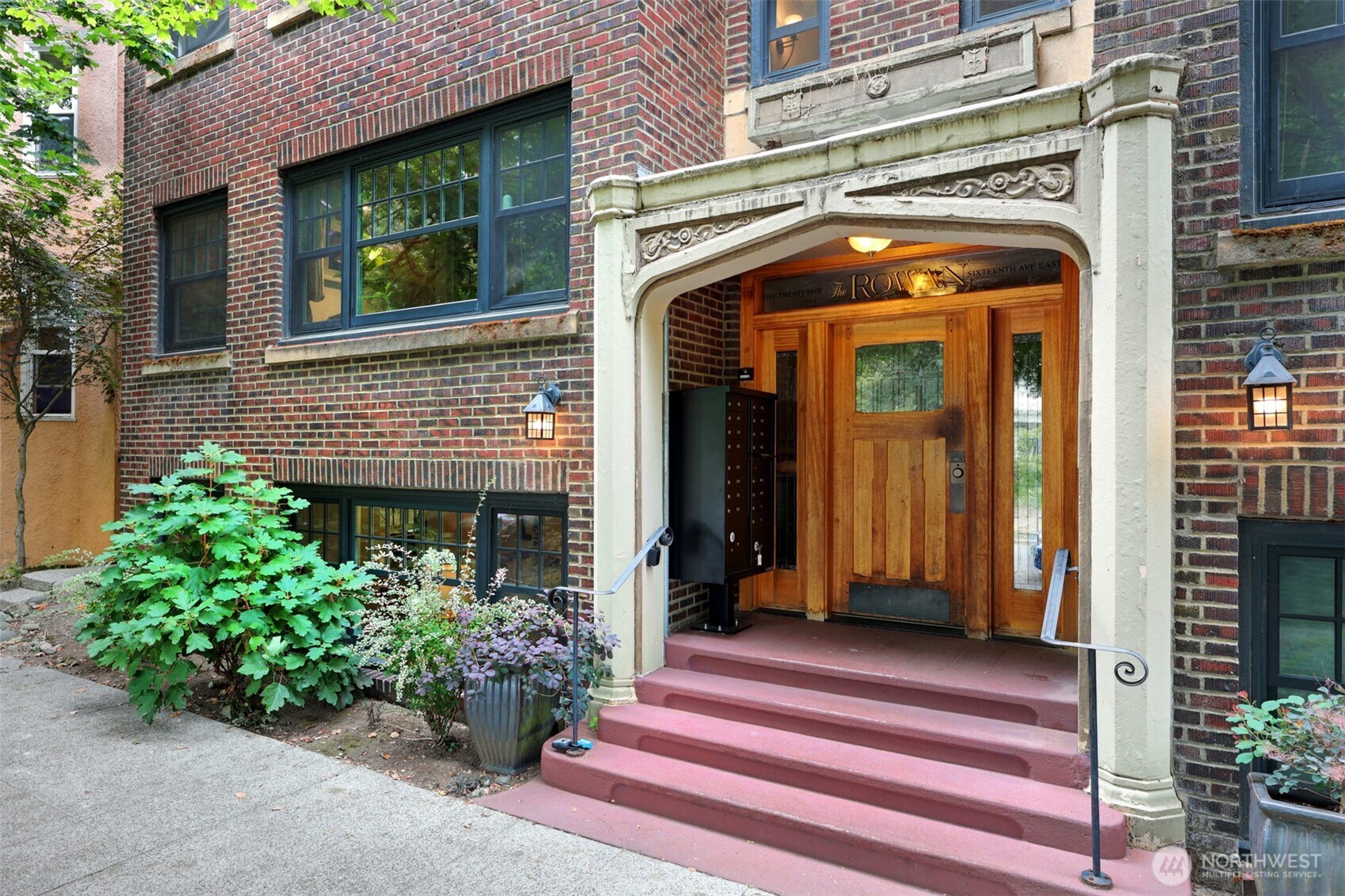 525 16th Avenue E Unit: 102