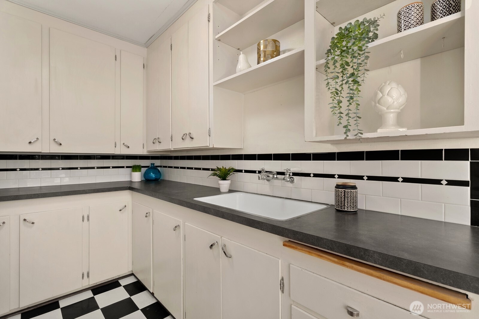 1623 Taylor Avenue N Unit: 204