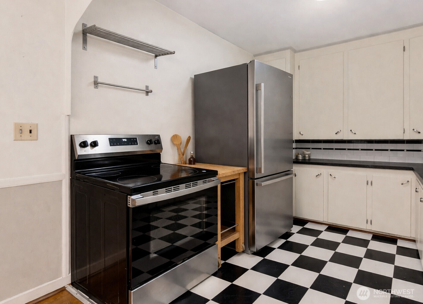 1623 Taylor Avenue N Unit: 204