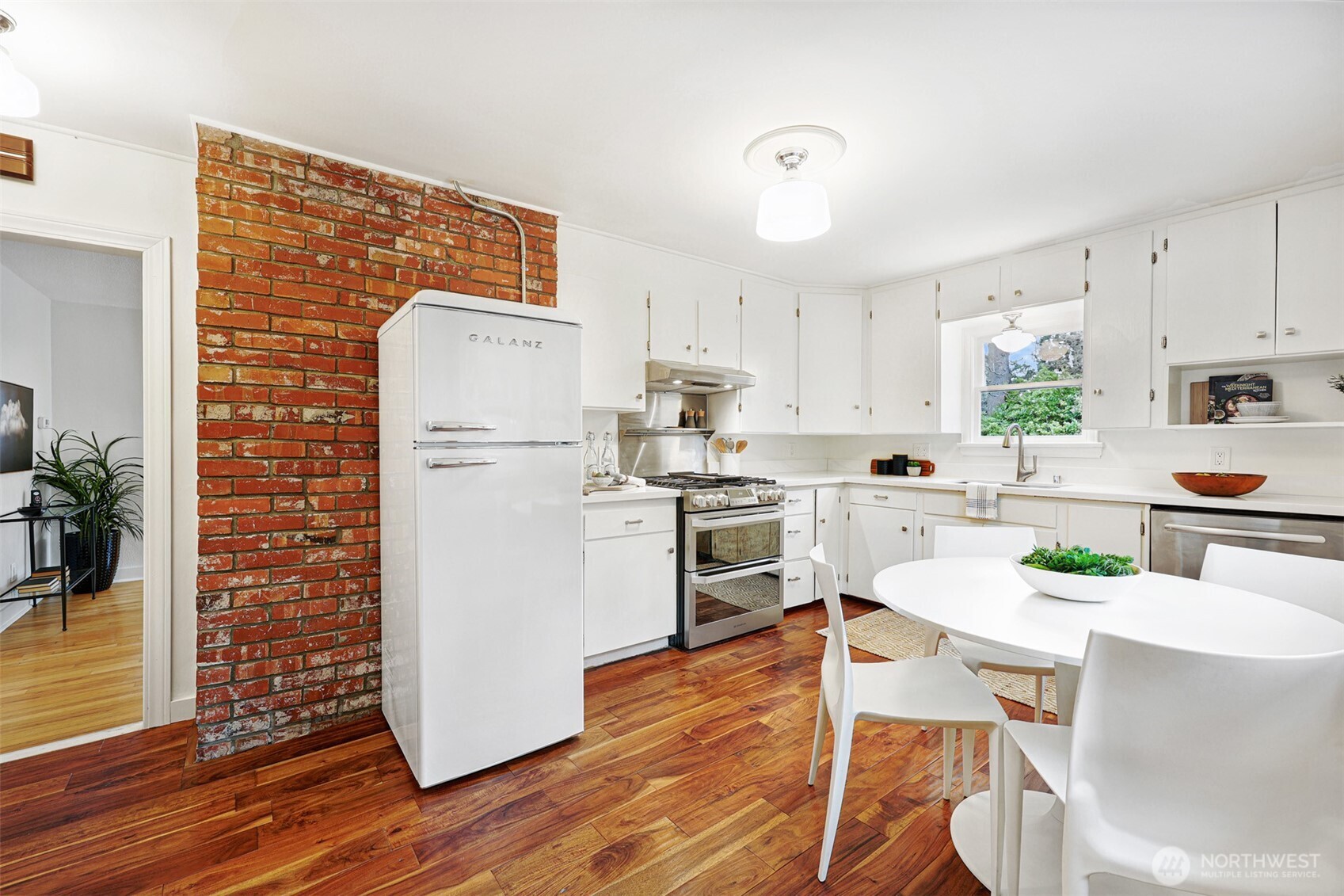 11605 Meridian Avenue N