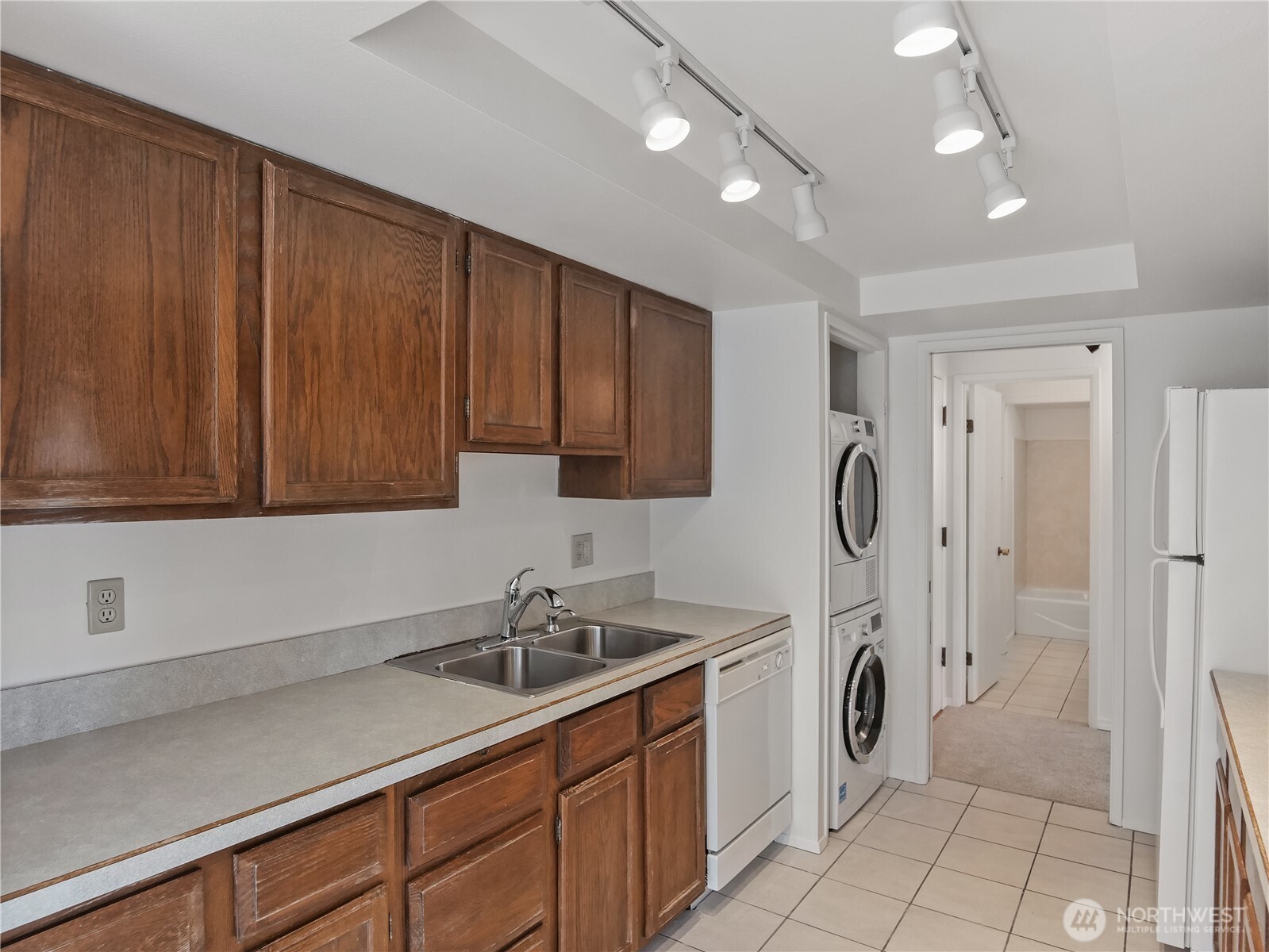 1250 Taylor Avenue N Unit: 105