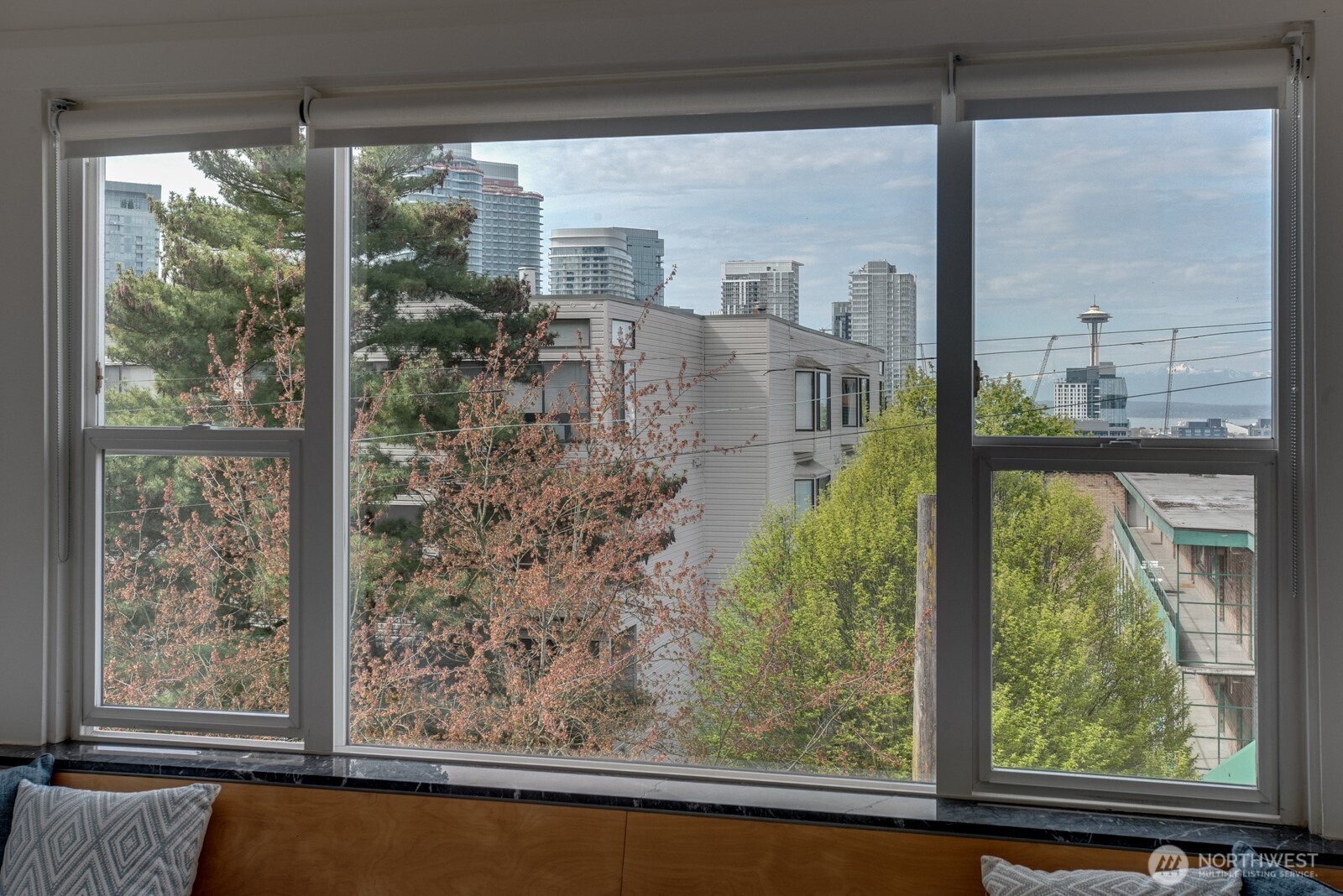 214 Summit Avenue E Unit: 402