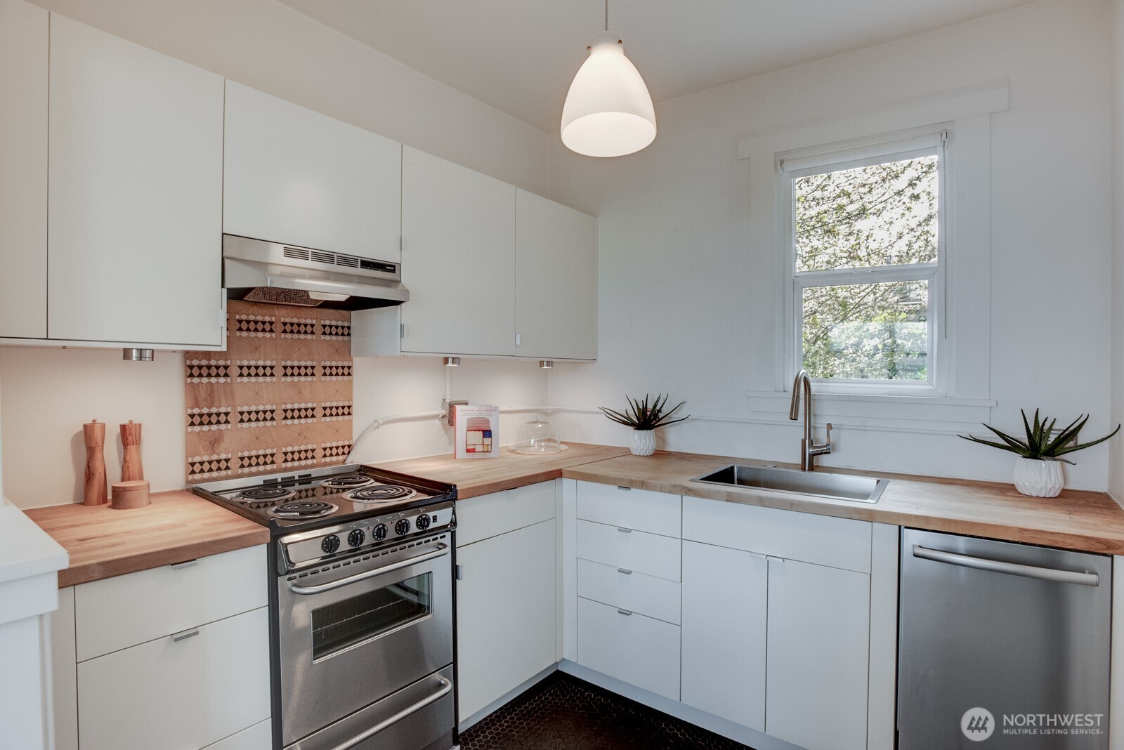 214 Summit Avenue E Unit: 402