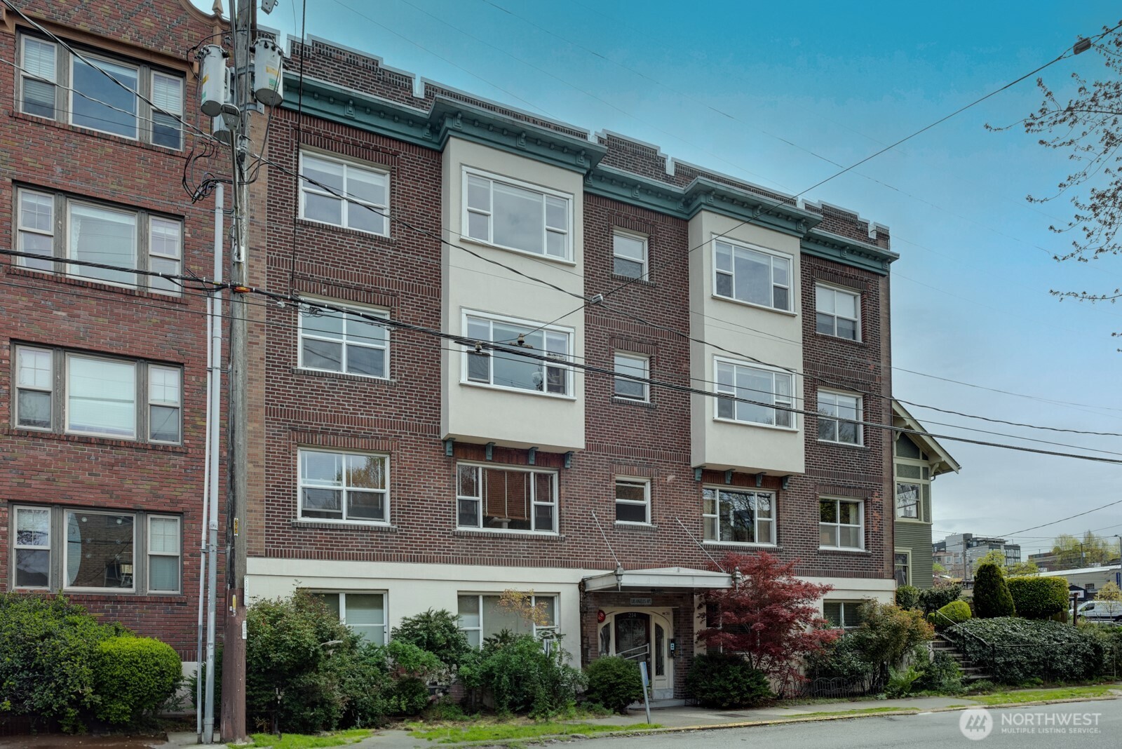 214 Summit Avenue E Unit: 402