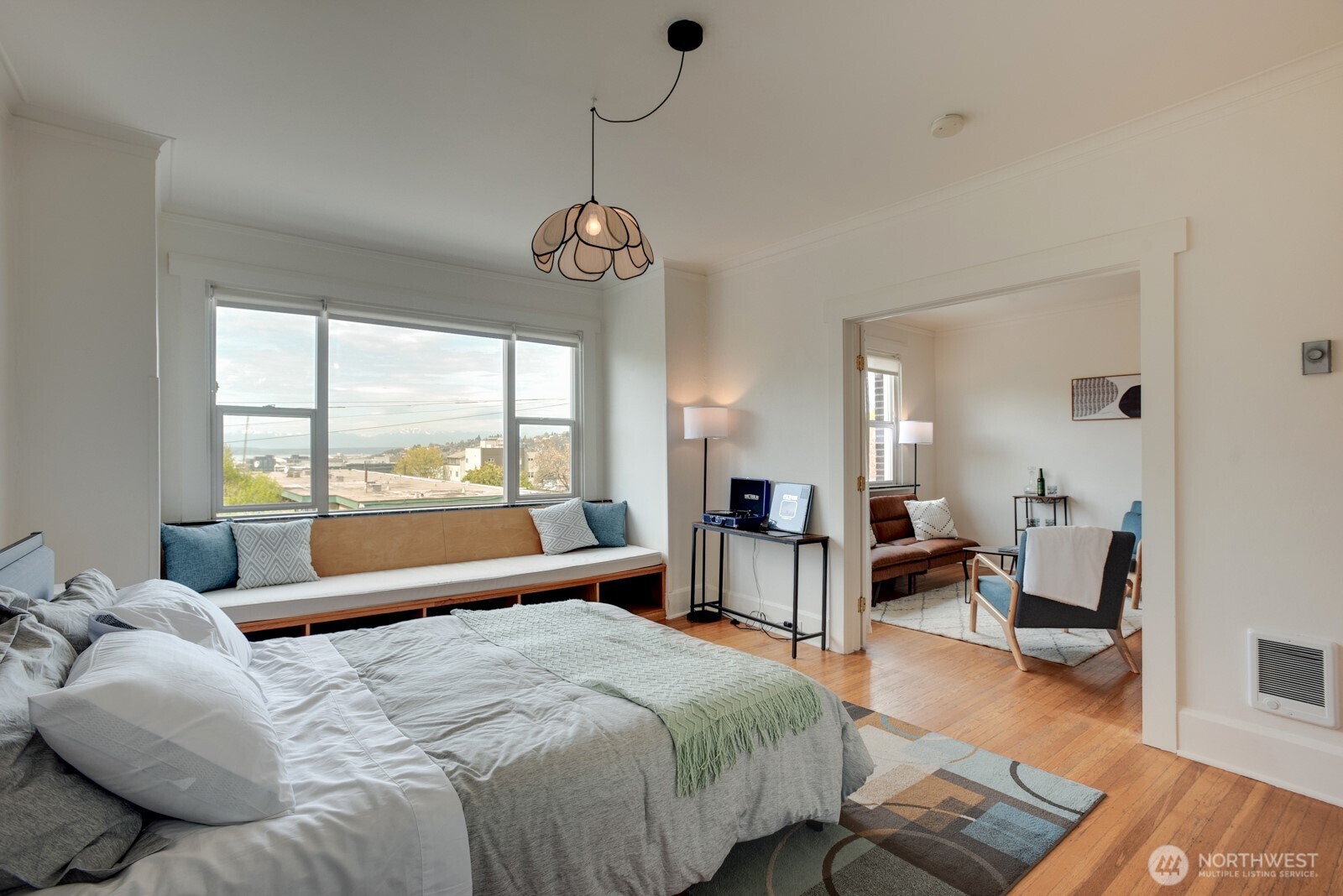 214 Summit Avenue E Unit: 402