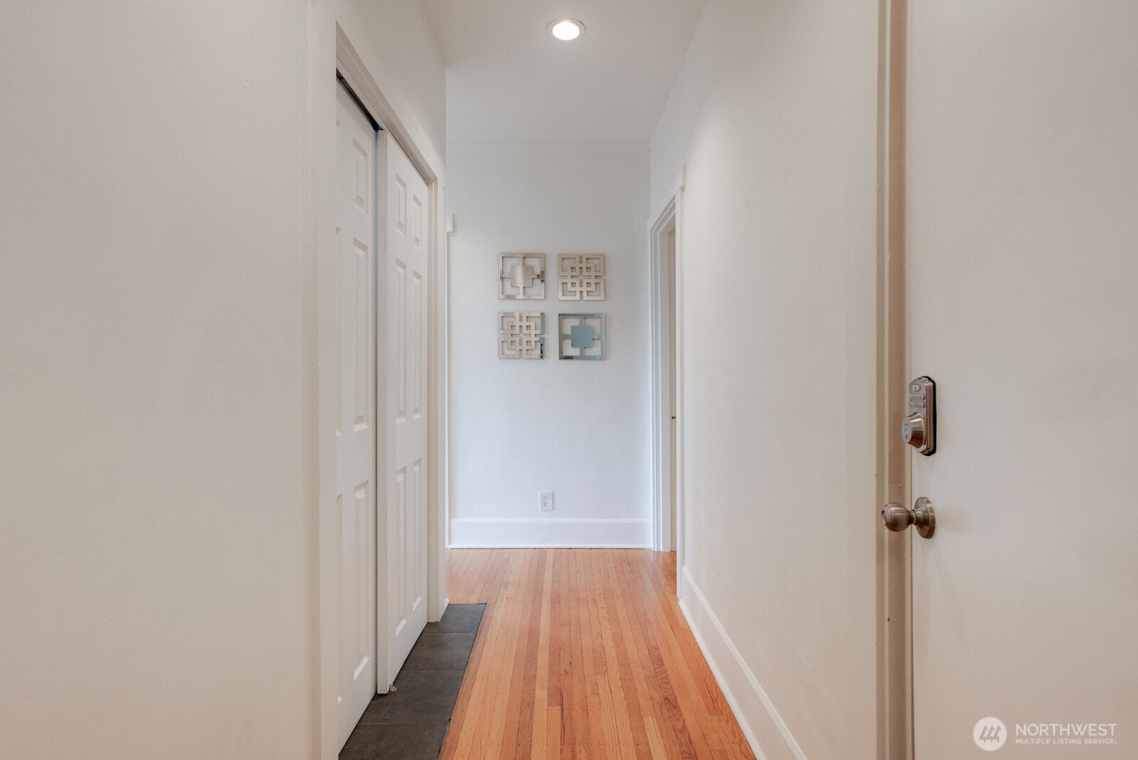 214 Summit Avenue E Unit: 402