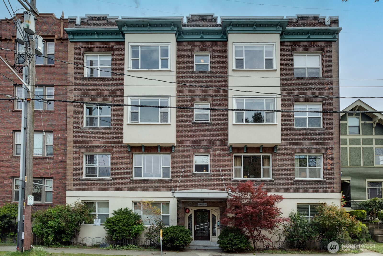 214 Summit Avenue E Unit: 402