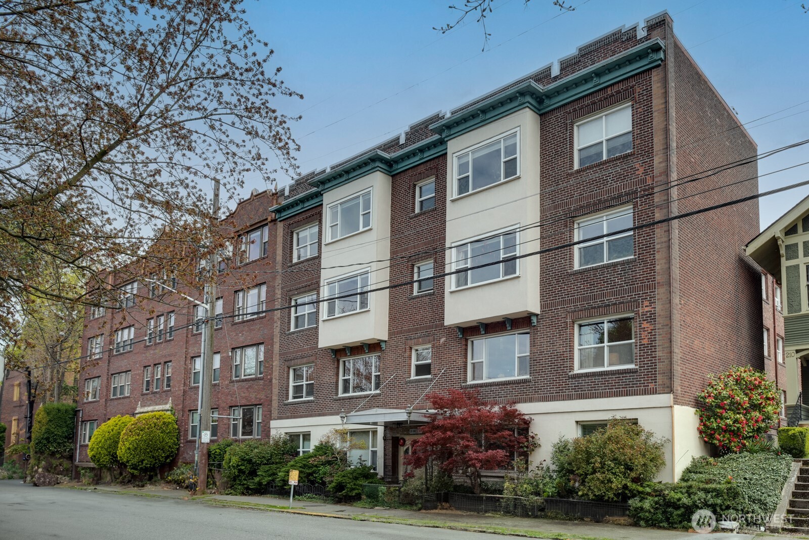 214 Summit Avenue E Unit: 402