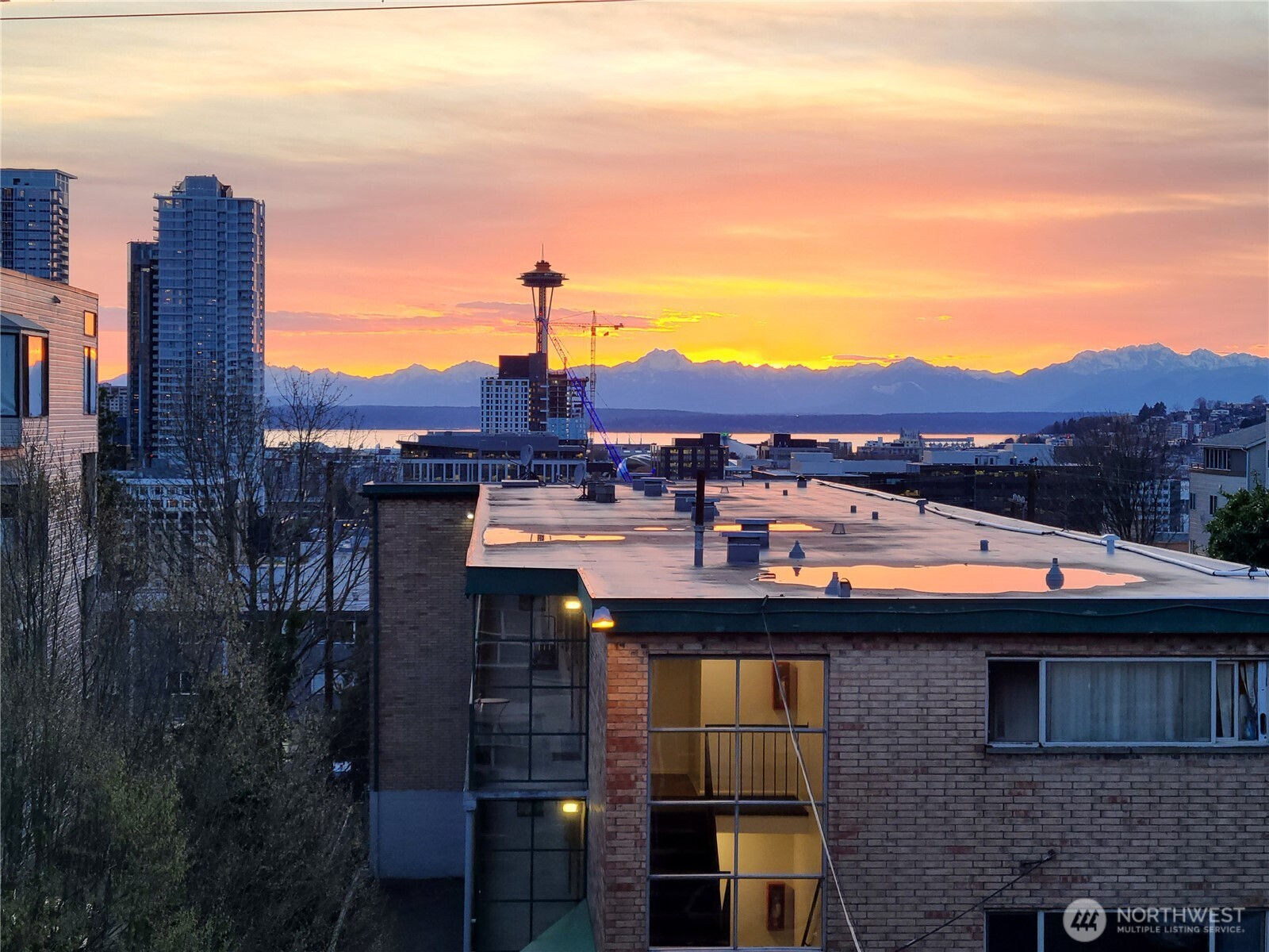 214 Summit Avenue E Unit: 402