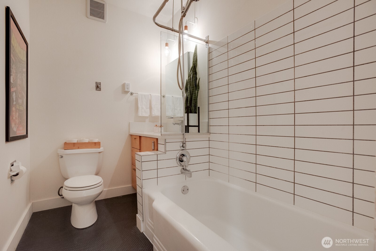 214 Summit Avenue E Unit: 402