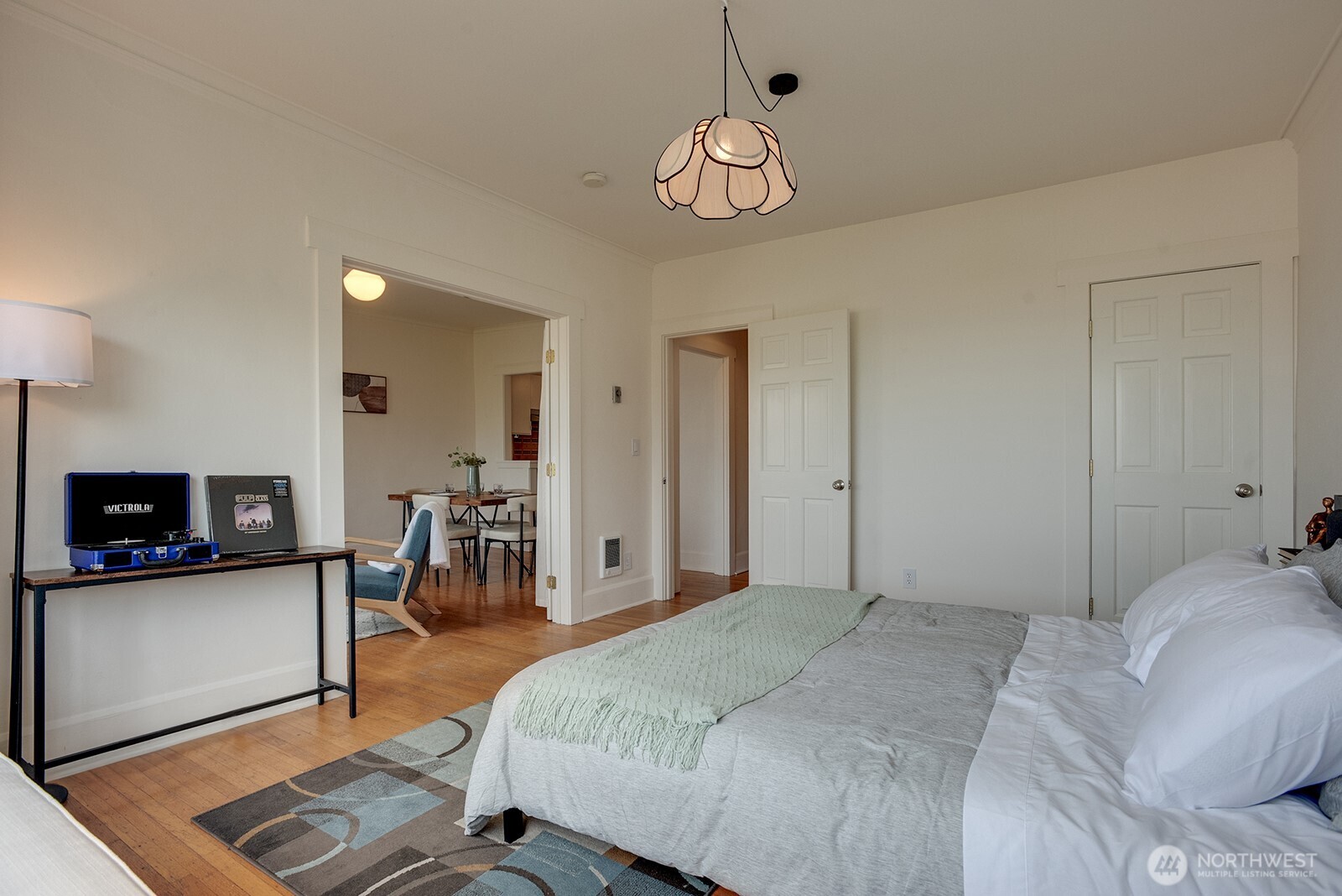 214 Summit Avenue E Unit: 402