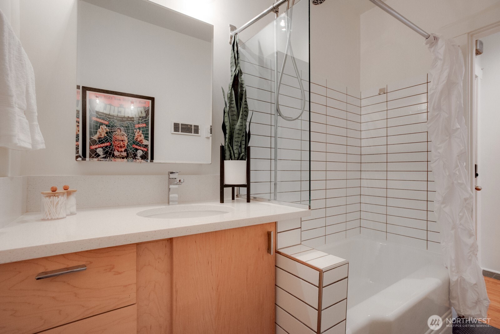 214 Summit Avenue E Unit: 402