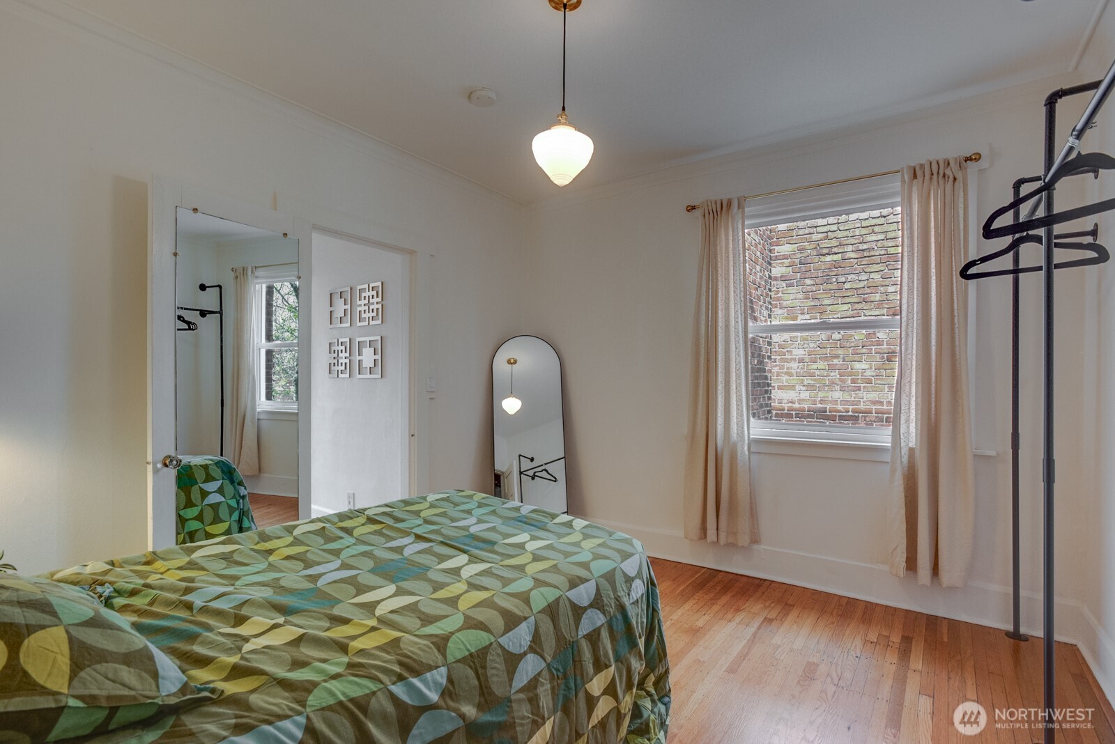 214 Summit Avenue E Unit: 402