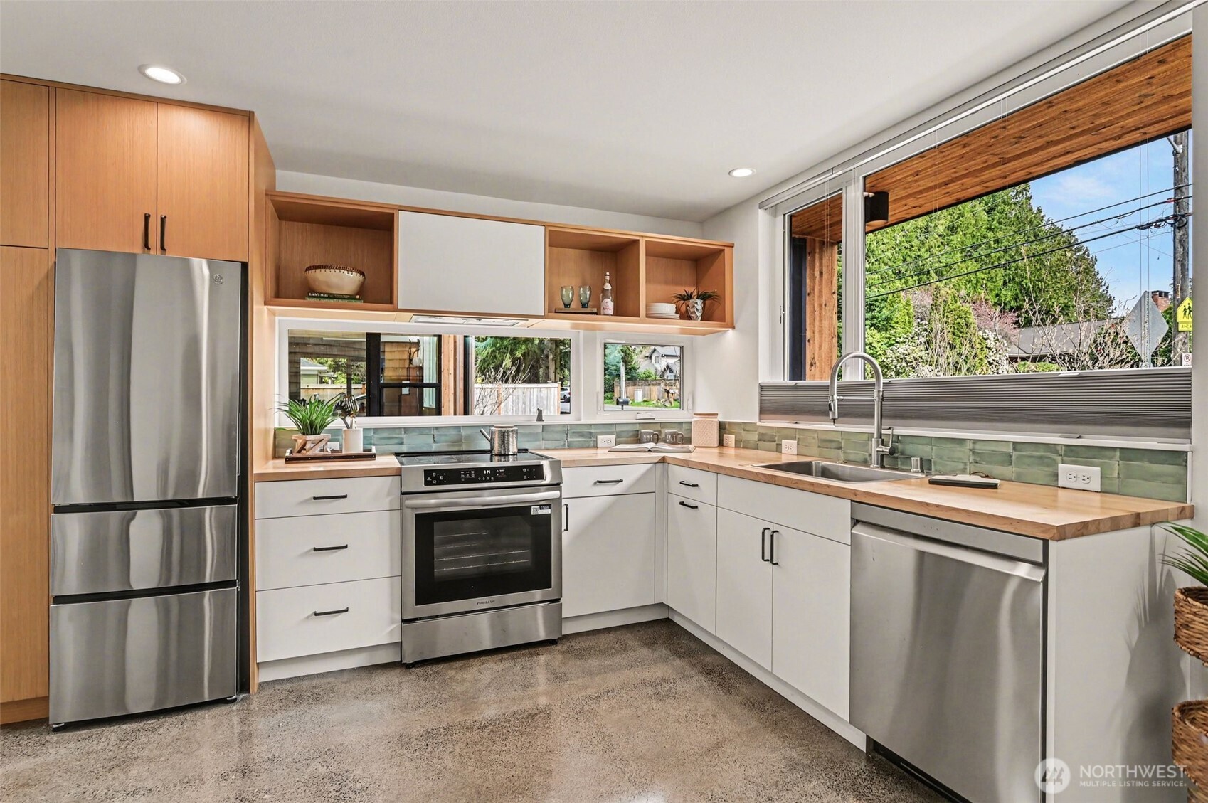 11725 Meridian Avenue N Unit: 4