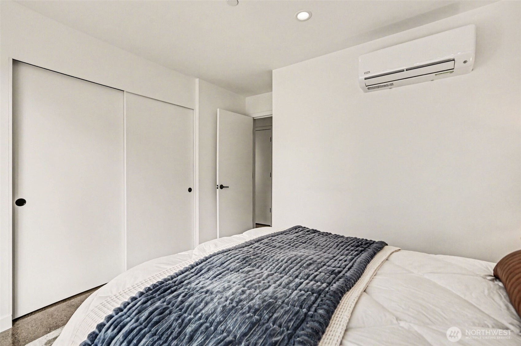 11725 Meridian Avenue N Unit: 4