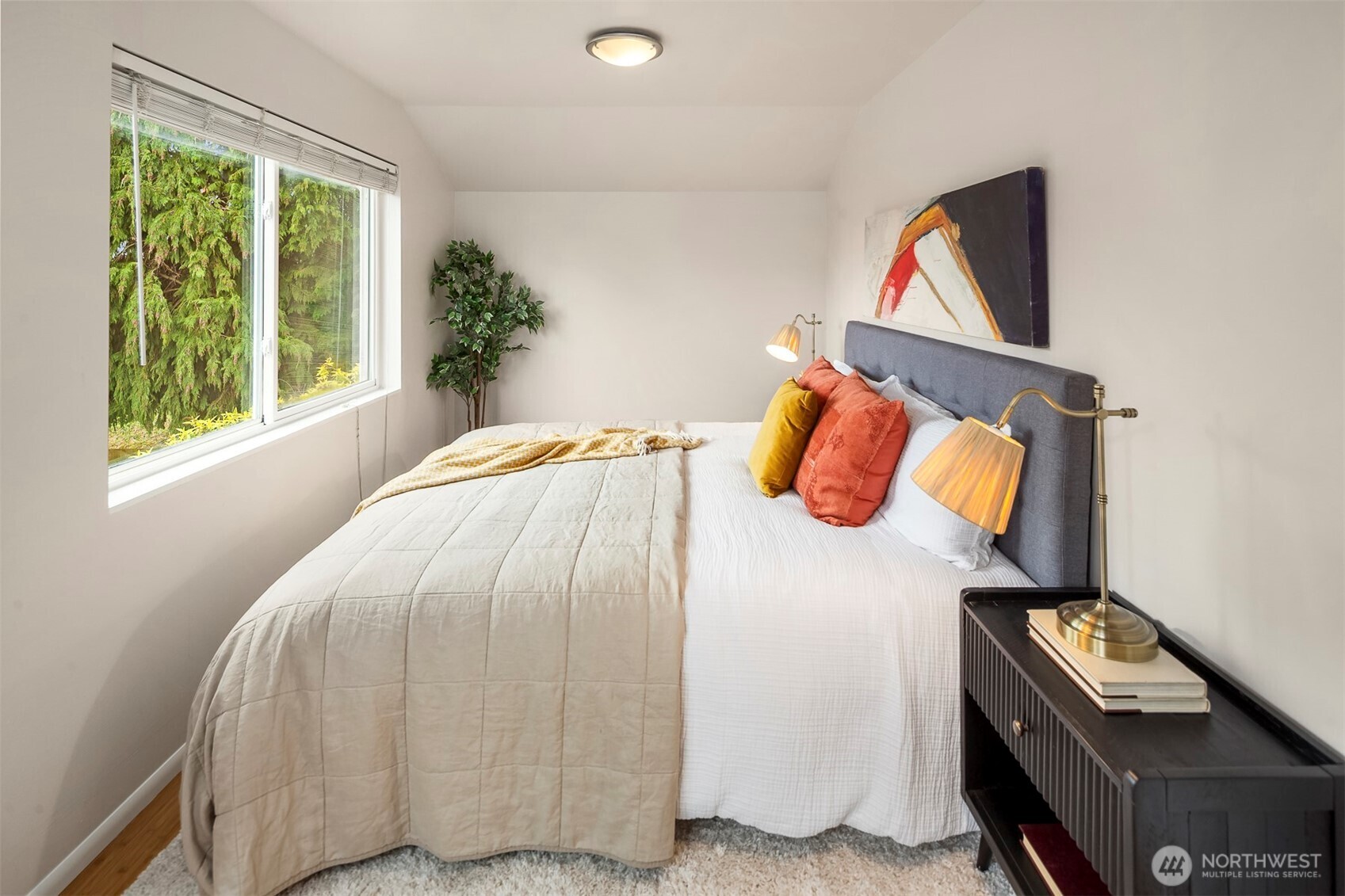 6939 Fauntleroy Way SW