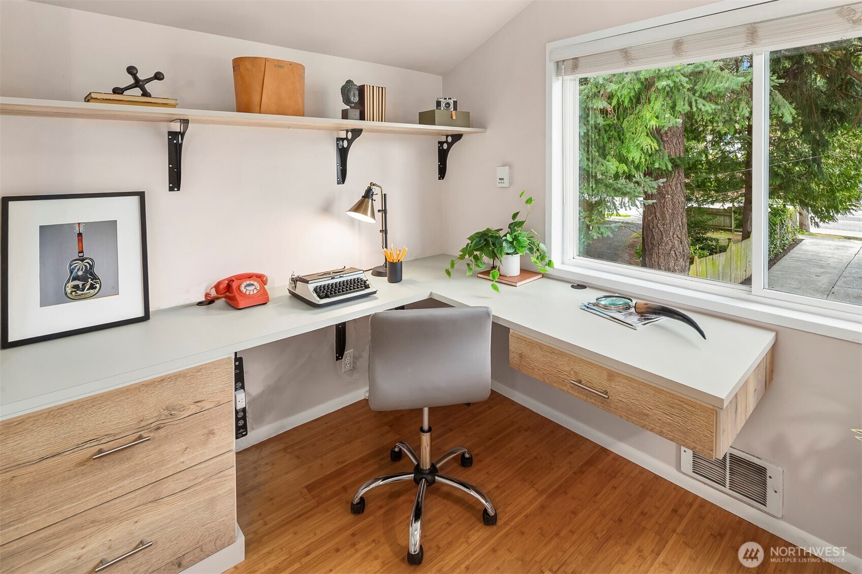 6939 Fauntleroy Way SW