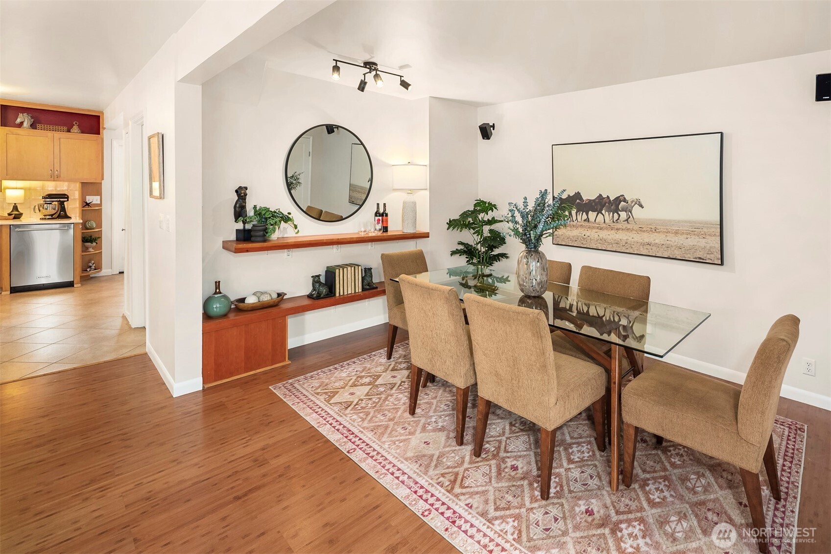 6939 Fauntleroy Way SW