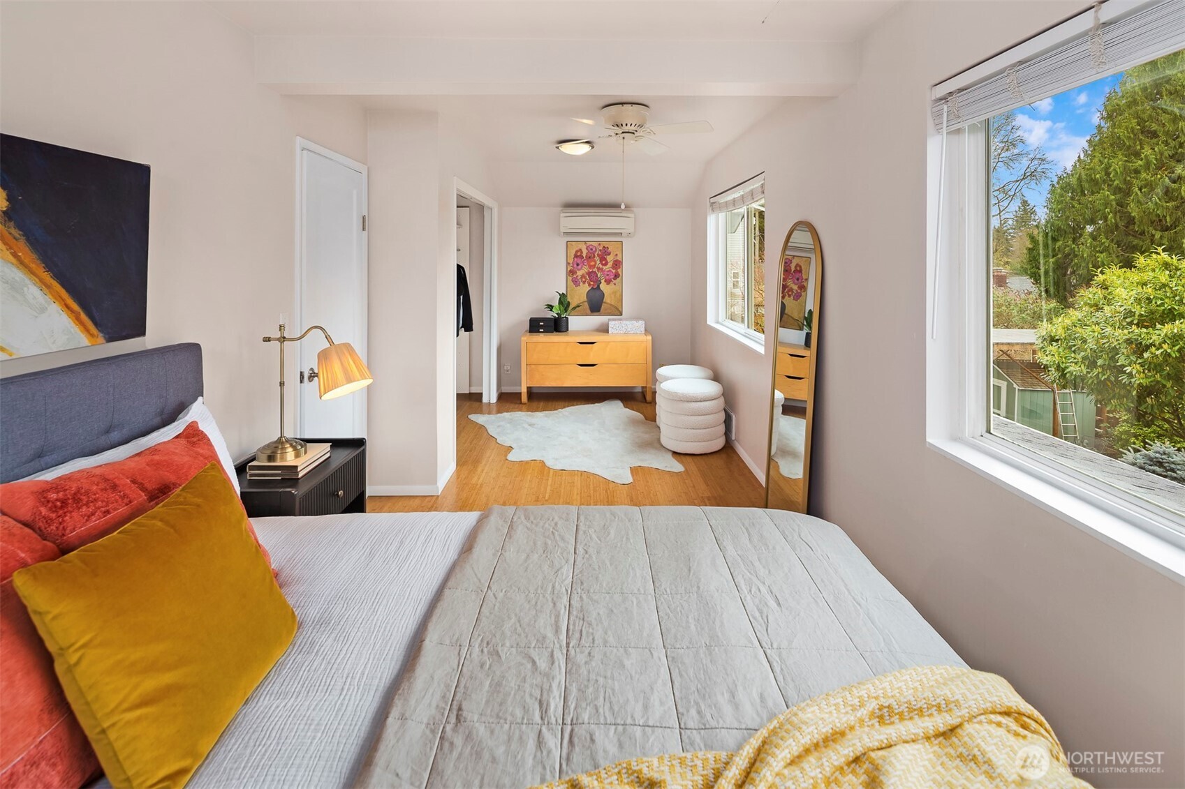 6939 Fauntleroy Way SW