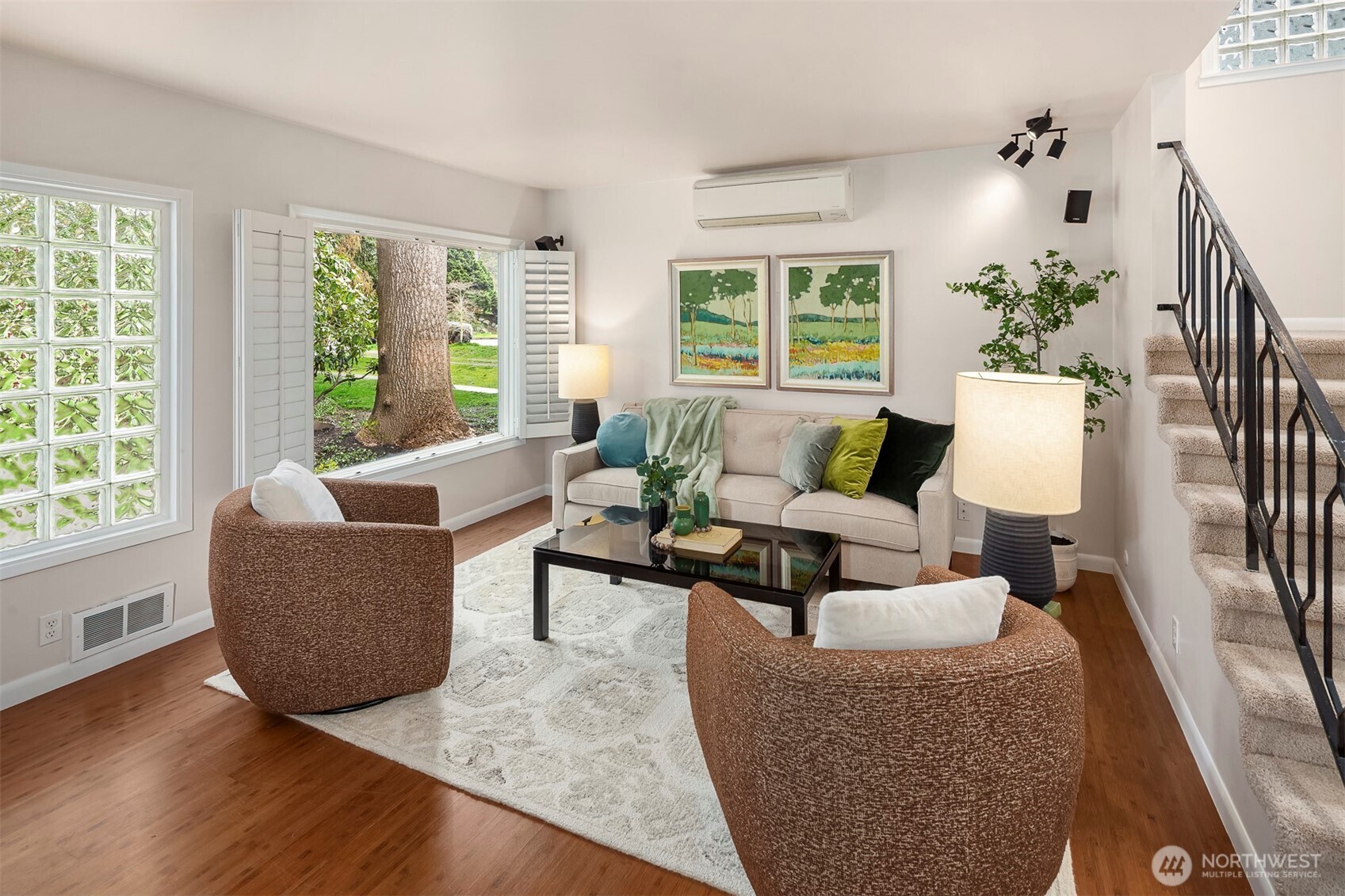 6939 Fauntleroy Way SW